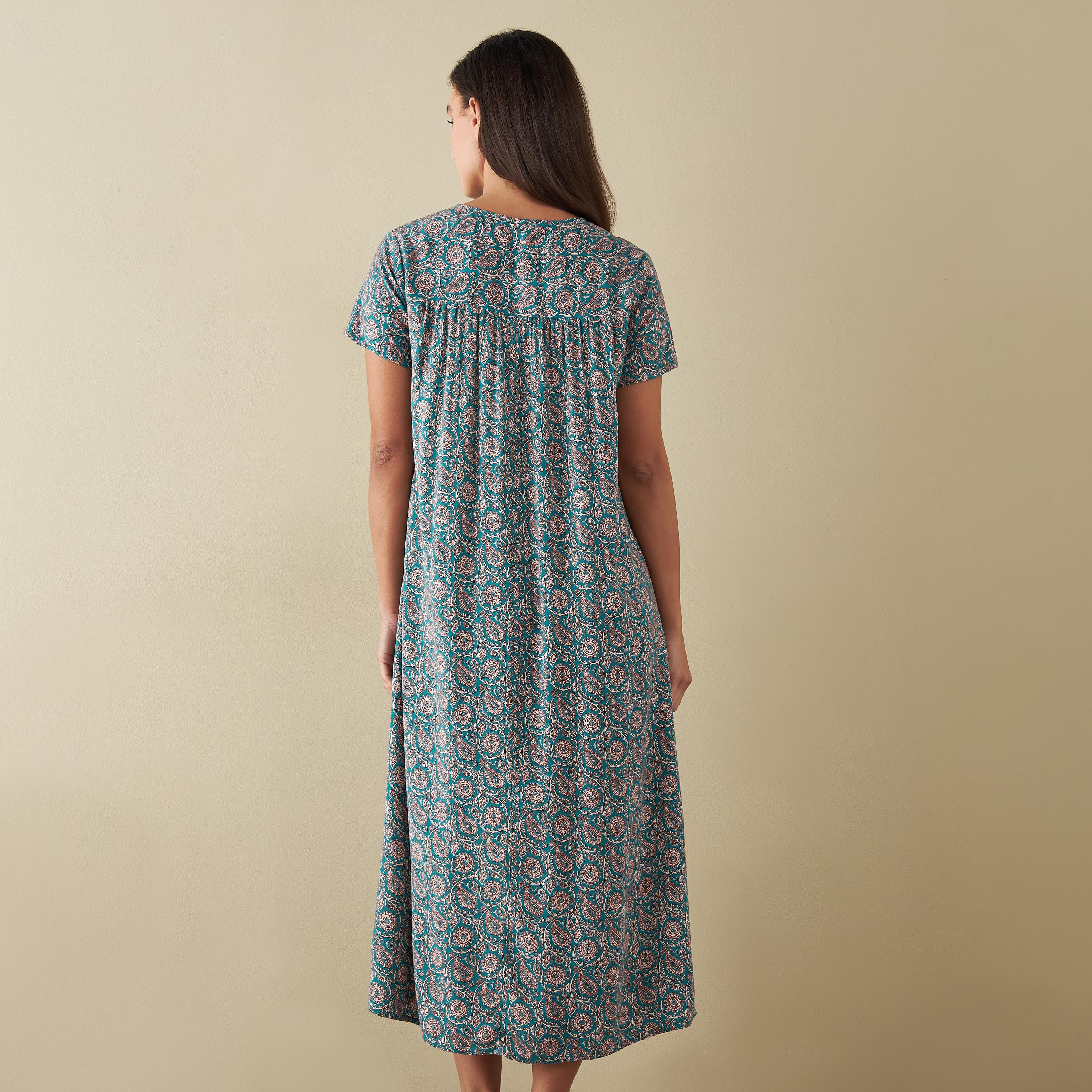 قميص نوم بأكمام قصيرة وطبعات بيزلي-women-clothing-nightwear-nighties-image-3