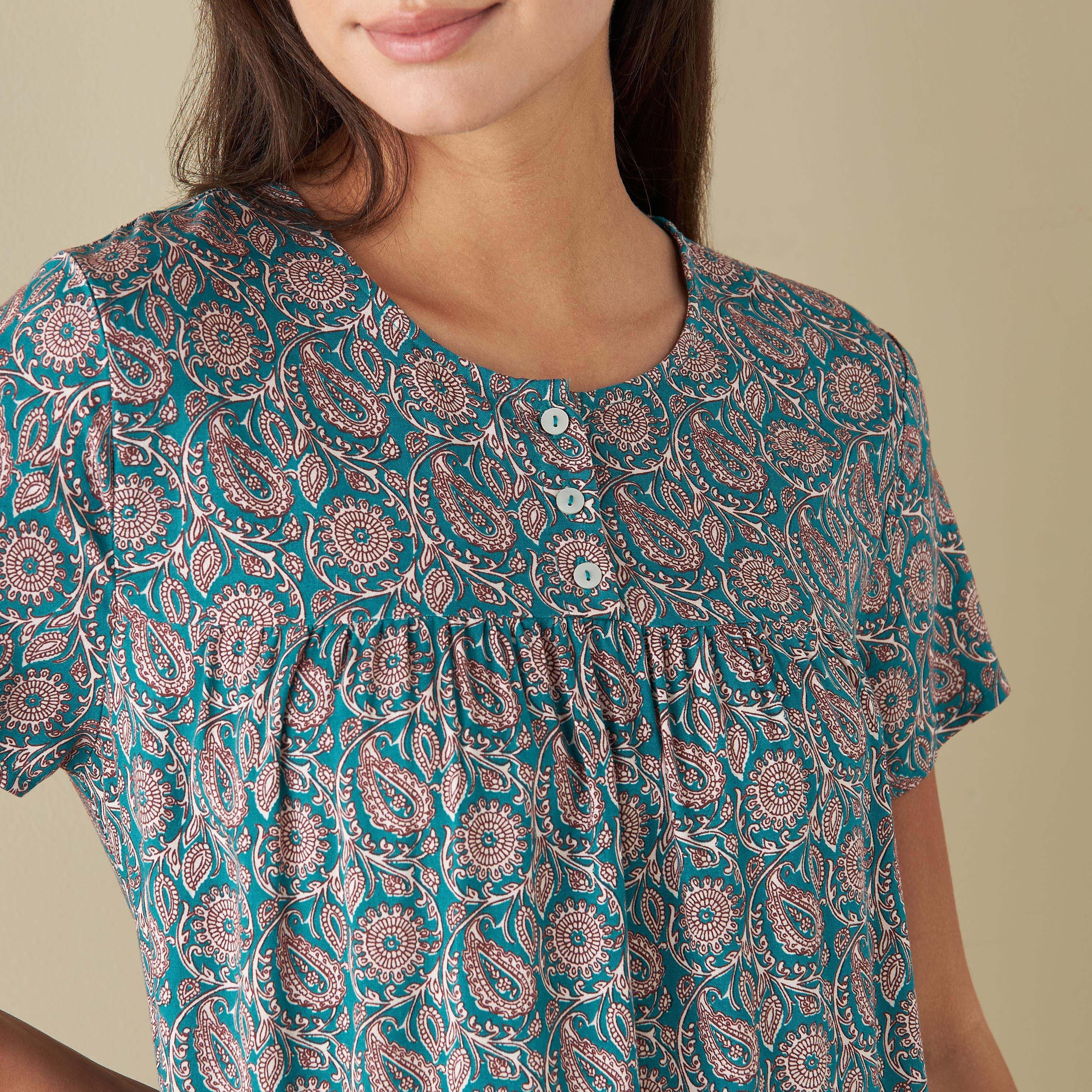 قميص نوم بأكمام قصيرة وطبعات بيزلي-women-clothing-nightwear-nighties-image-4