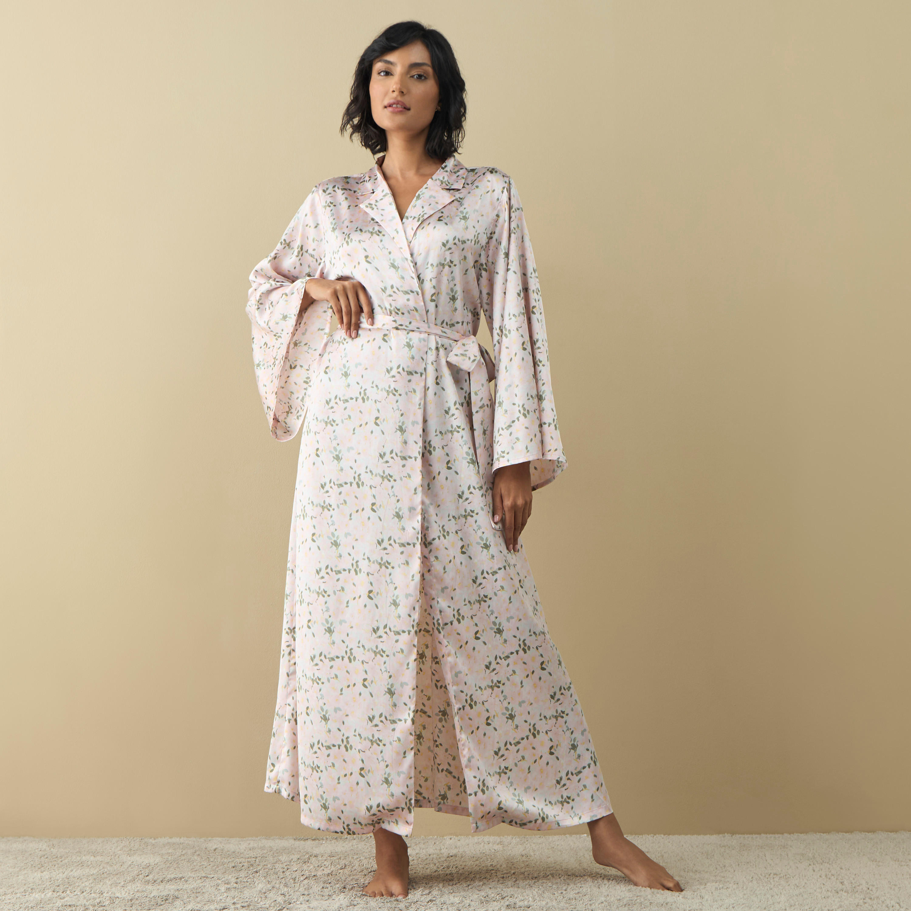 روب بياقة مطوية وحزام ربط وطبعات أزهار-women-clothing-nightwear-robes-image-1