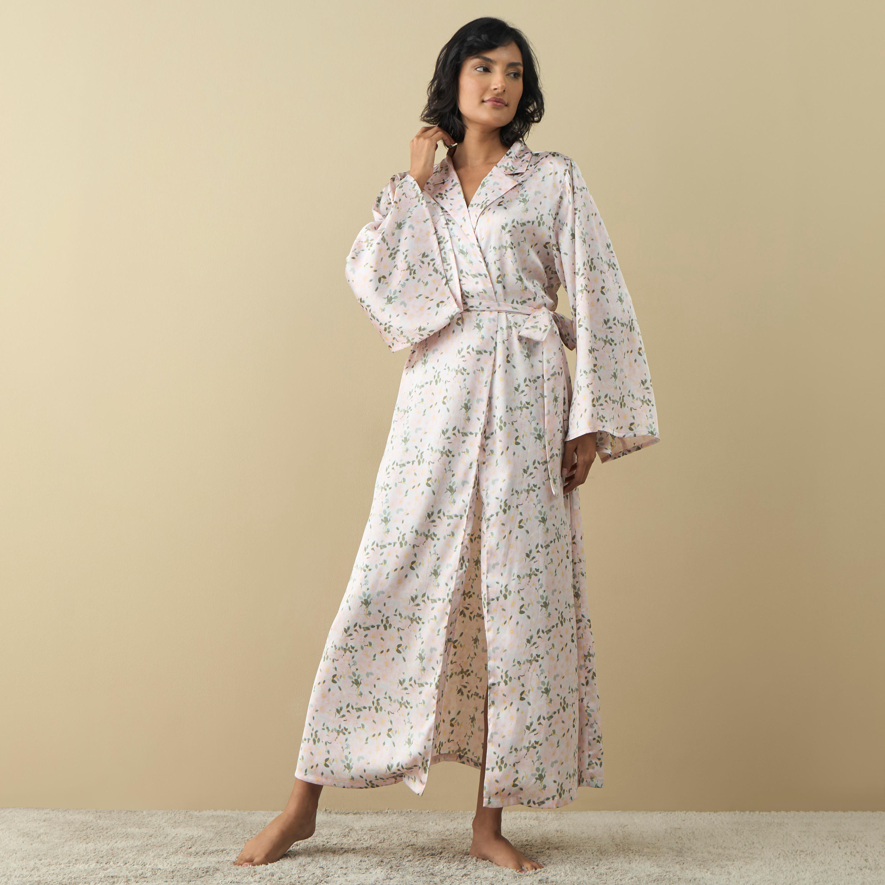 روب بياقة مطوية وحزام ربط وطبعات أزهار-women-clothing-nightwear-robes-image-2