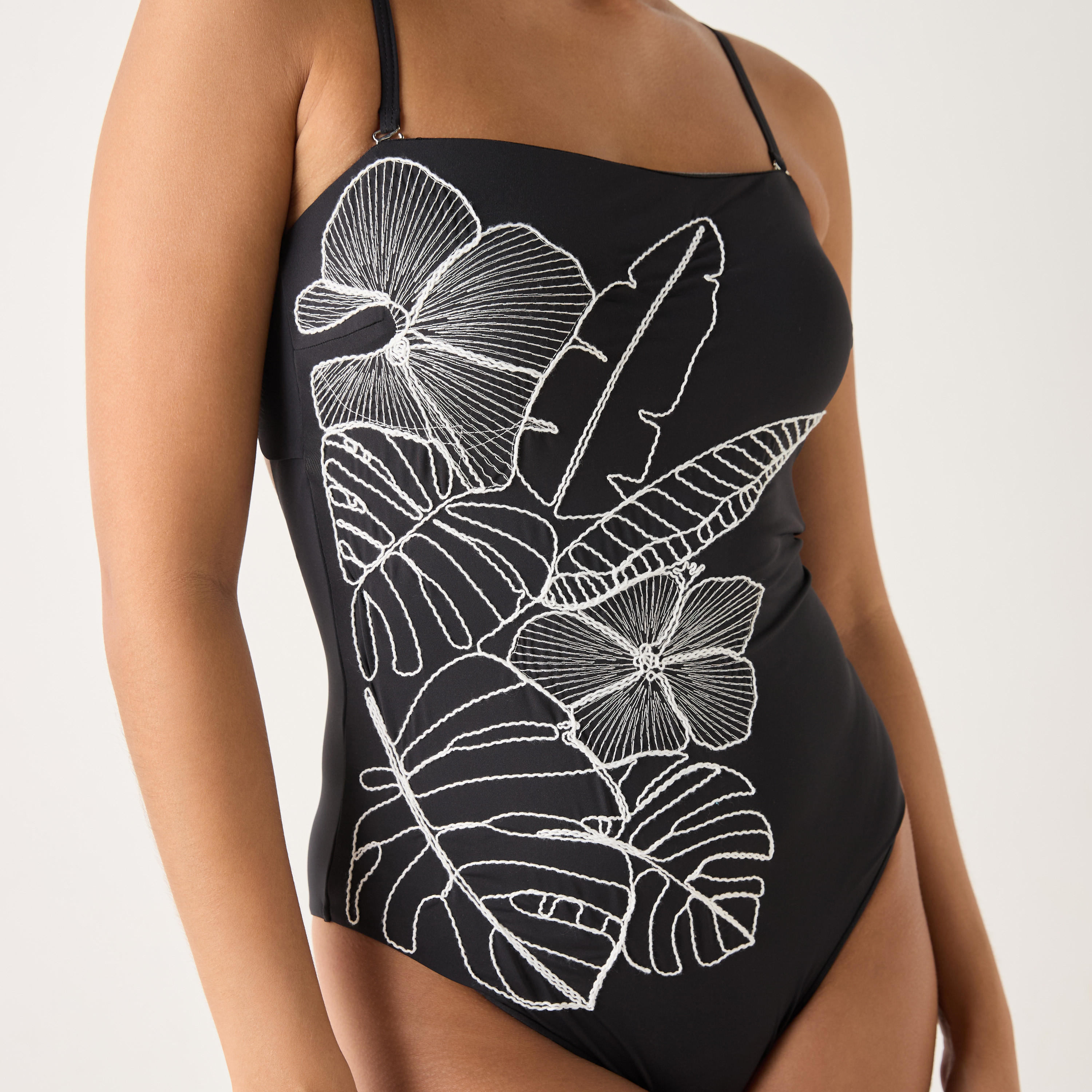 بدلة سباحة بطبعات ورباط-women-clothing-swimandbeach-swimsuits-image-2