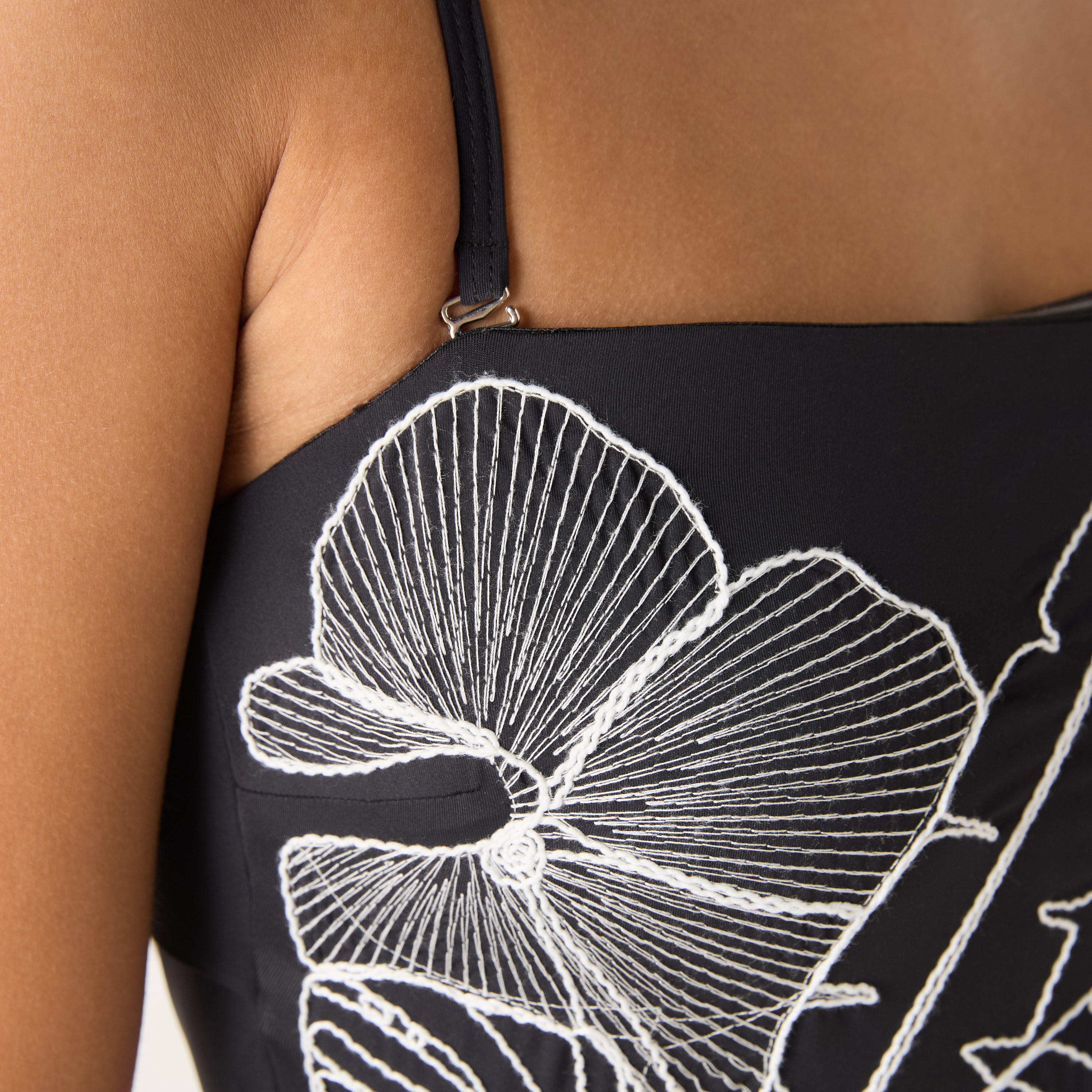 بدلة سباحة بطبعات ورباط-women-clothing-swimandbeach-swimsuits-image-1