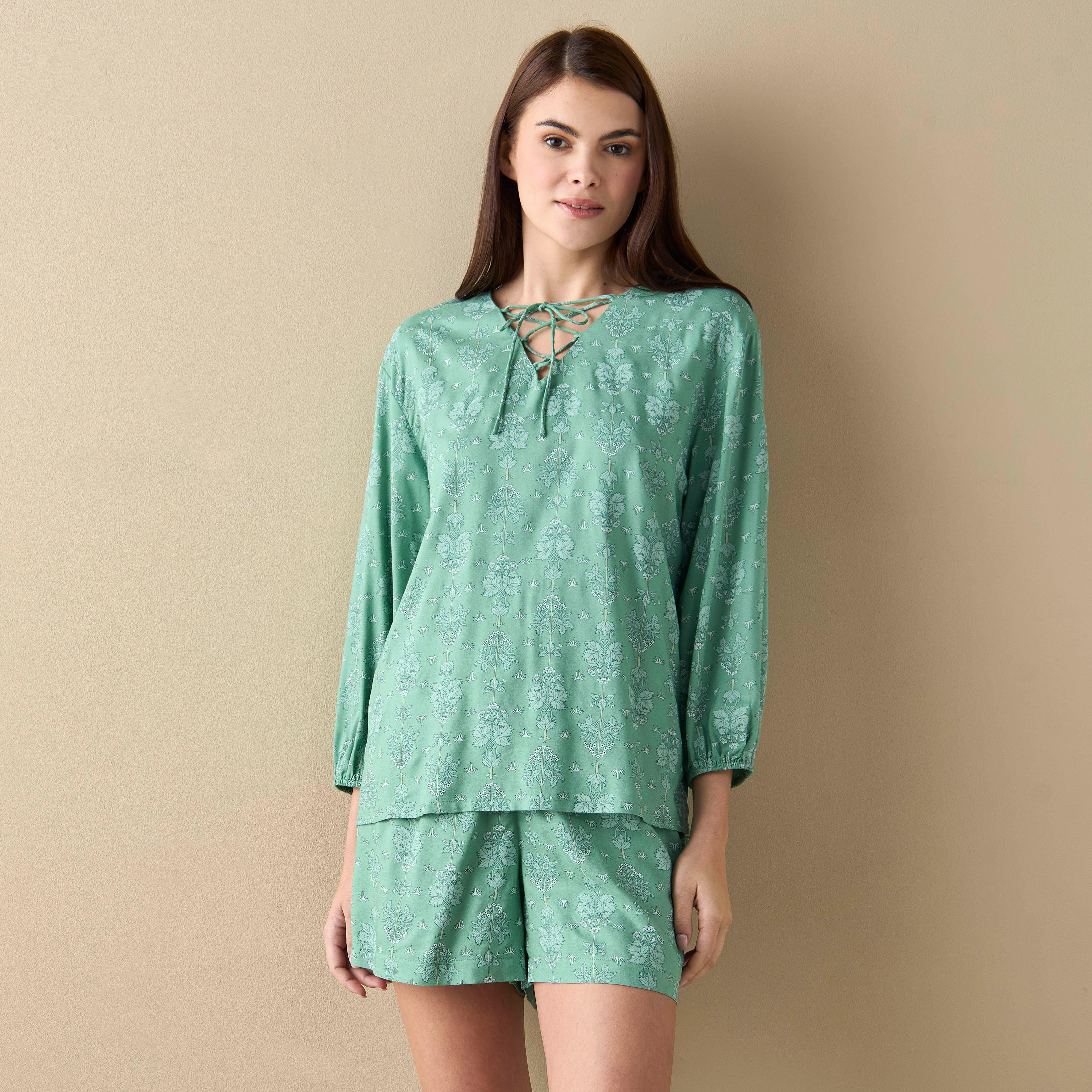 طقم شورت وبلوزة بطبعات أزهار-women-clothing-nightwear-pyjamas-shortsets-image-2