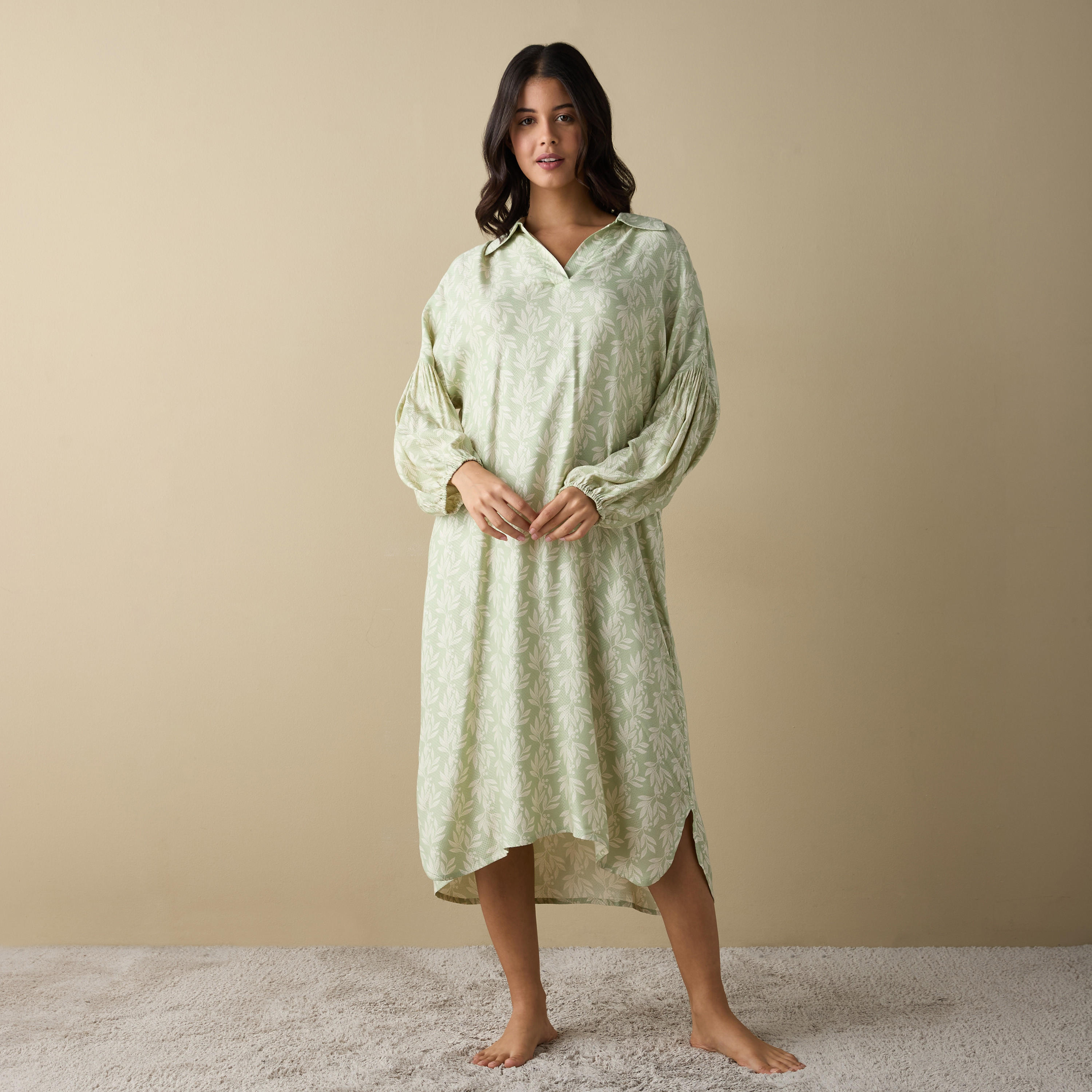 قميص نوم بأكمام طويلة وطبعات أوراق شجر-women-clothing-nightwear-nighties-image-1