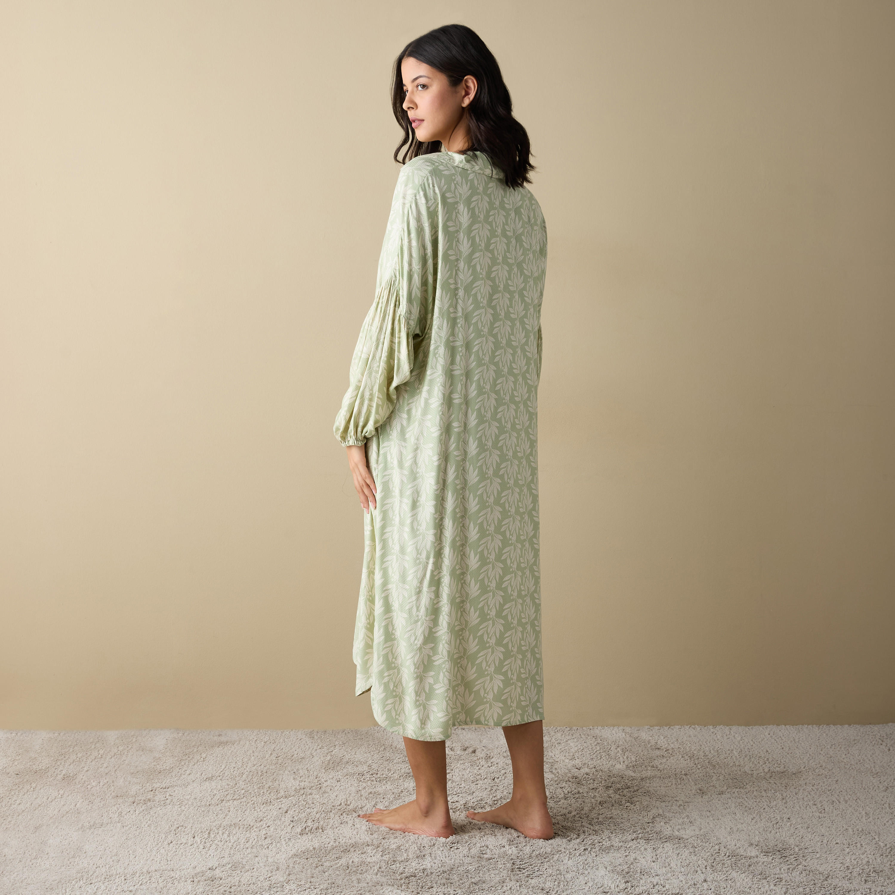 قميص نوم بأكمام طويلة وطبعات أوراق شجر-women-clothing-nightwear-nighties-image-3