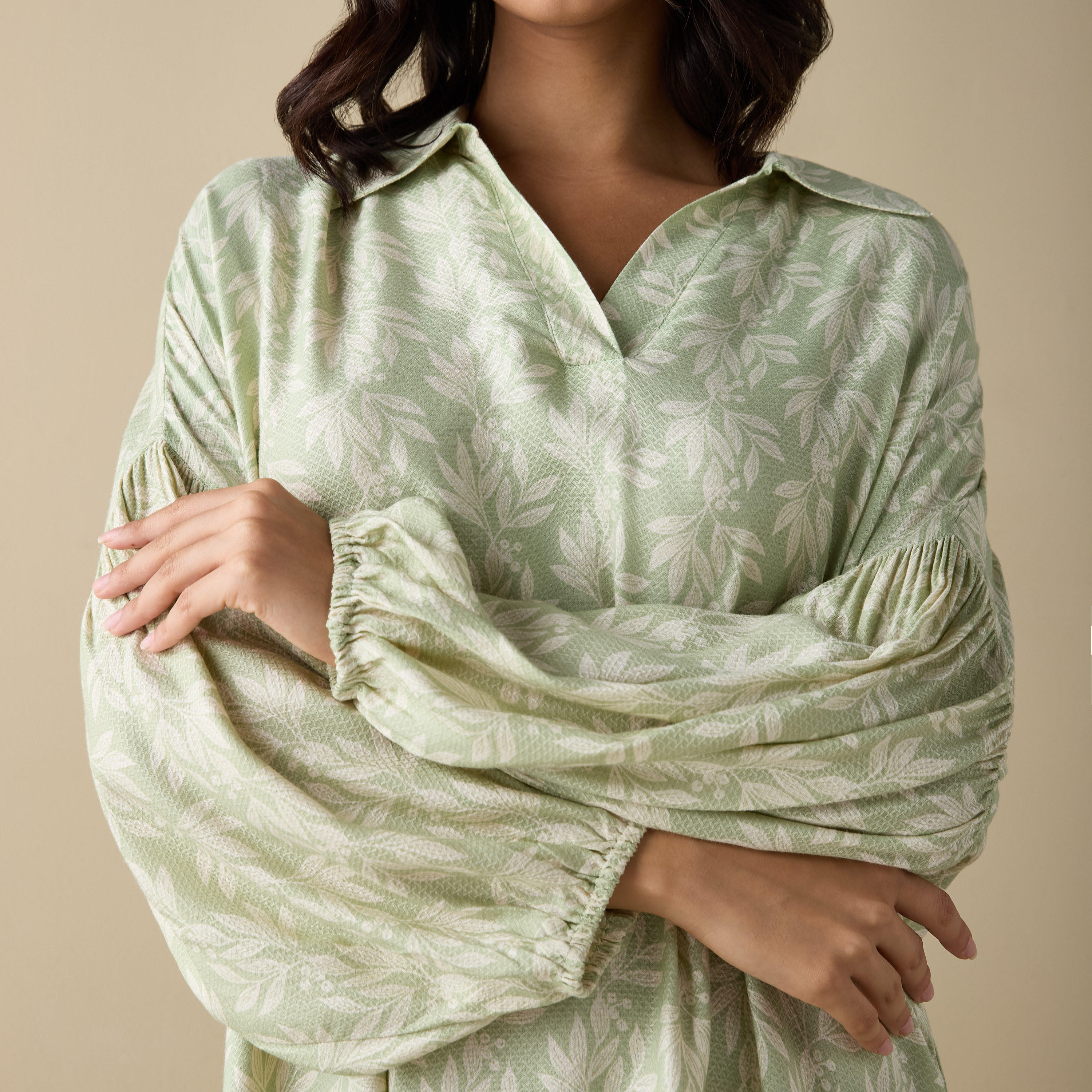 قميص نوم بأكمام طويلة وطبعات أوراق شجر-women-clothing-nightwear-nighties-image-4