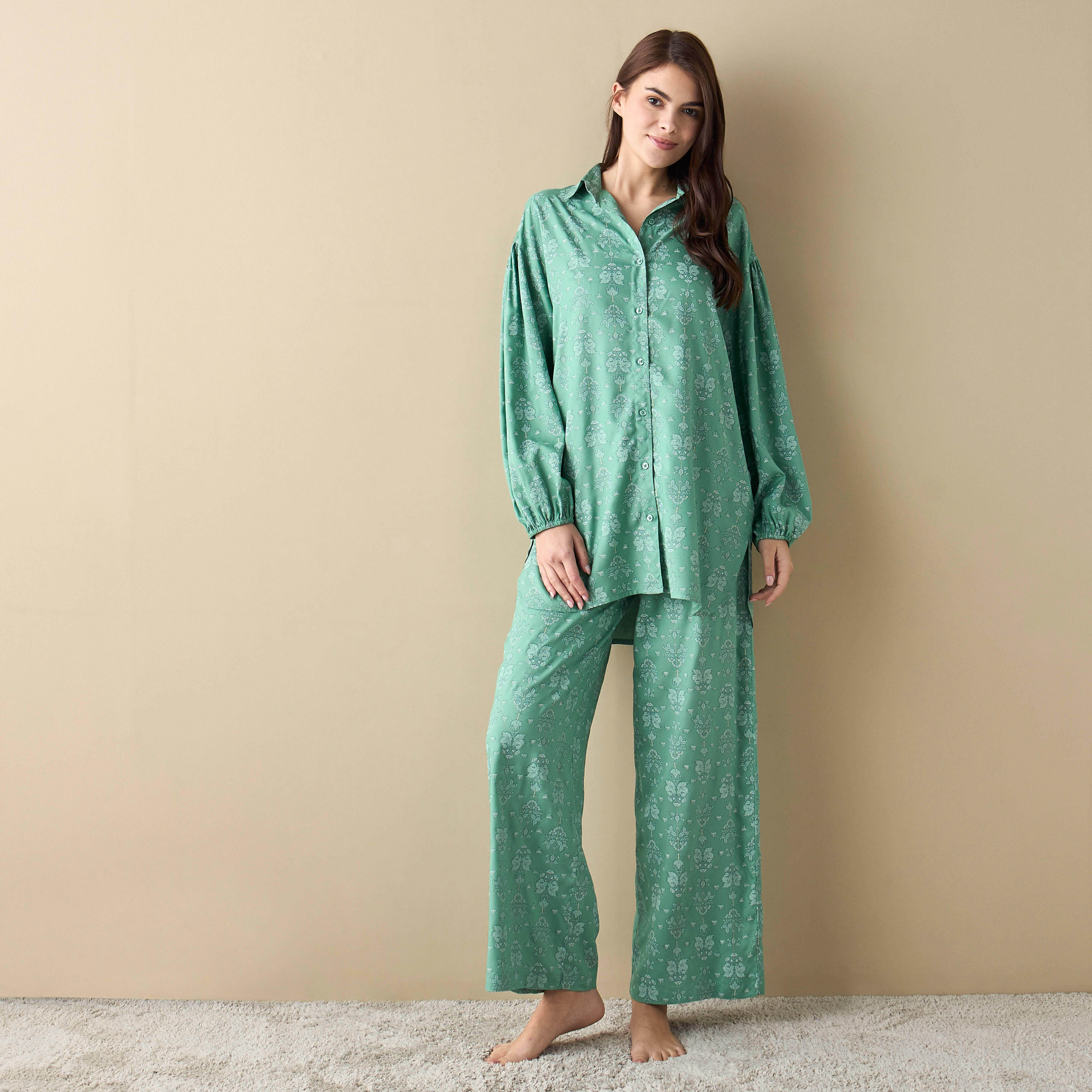 طقم بنطلون بيجاما وقميص بطبعات-women-clothing-nightwear-pyjamas-longsets-image-1