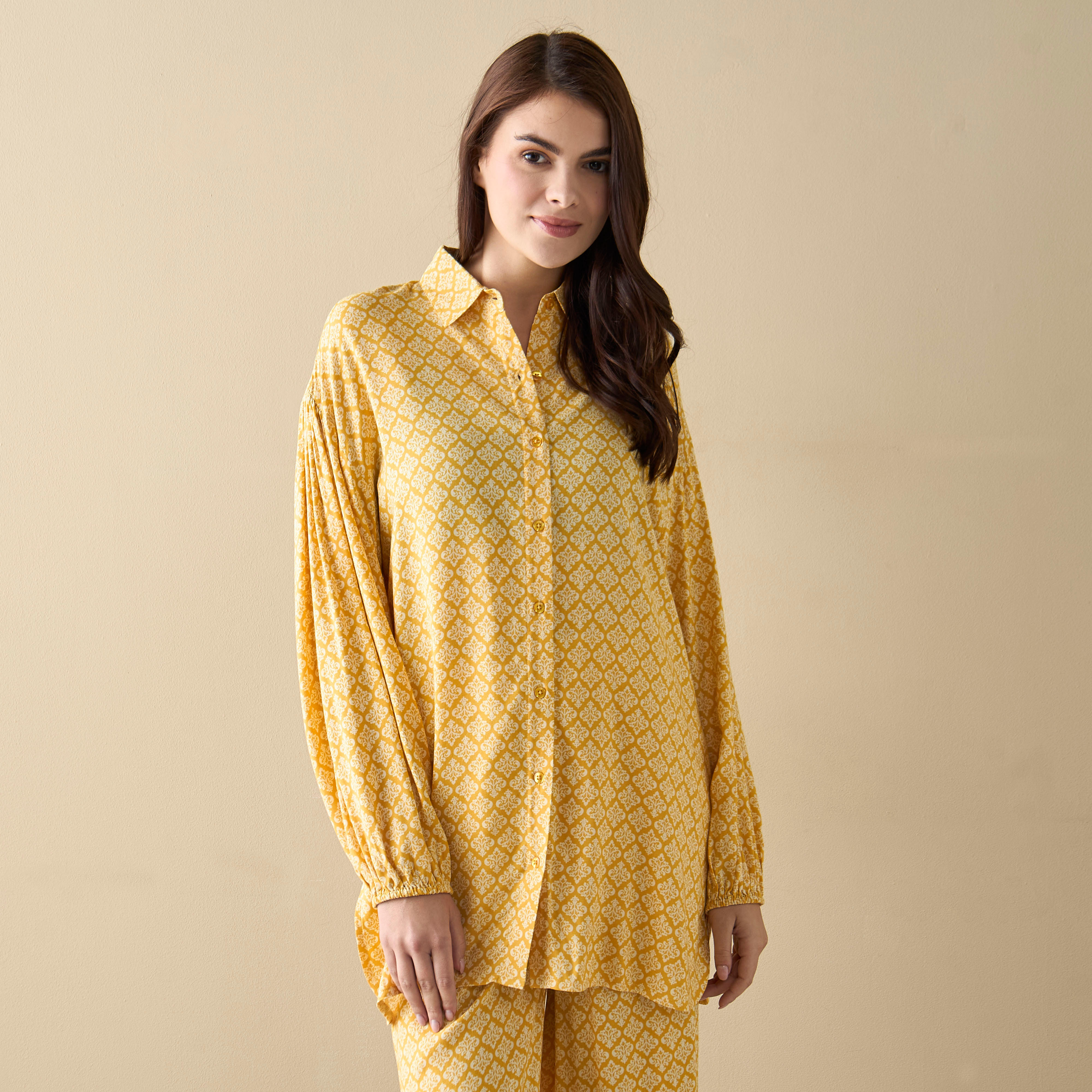 طقم بنطلون بيجاما وقميص بطبعات تزينه بالكامل-women-clothing-nightwear-pyjamas-longsets-image-2