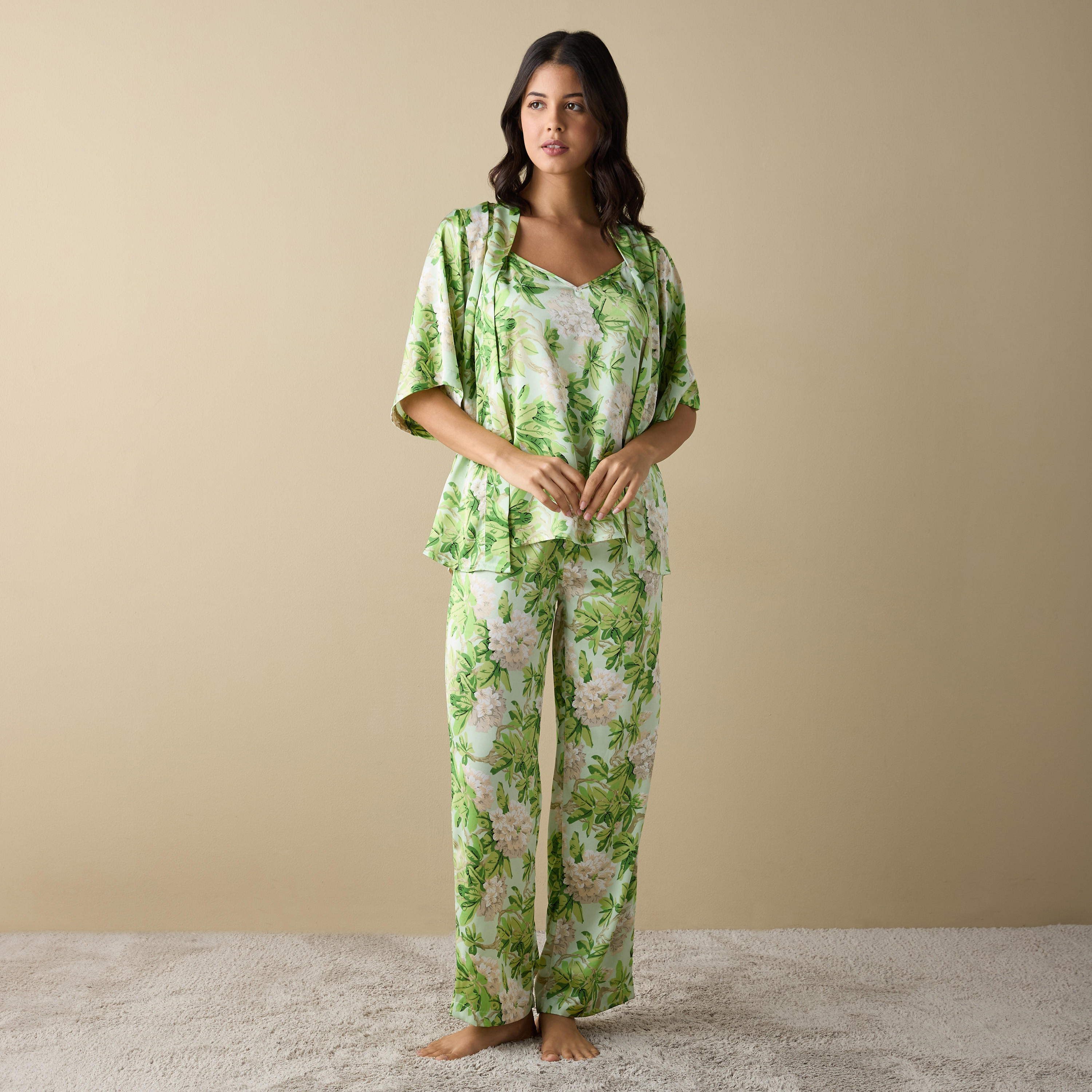 طقم بلوزة بطبعات زهرية مع بنطلون بيجاما وروب-women-clothing-nightwear-pyjamas-longsets-image-1