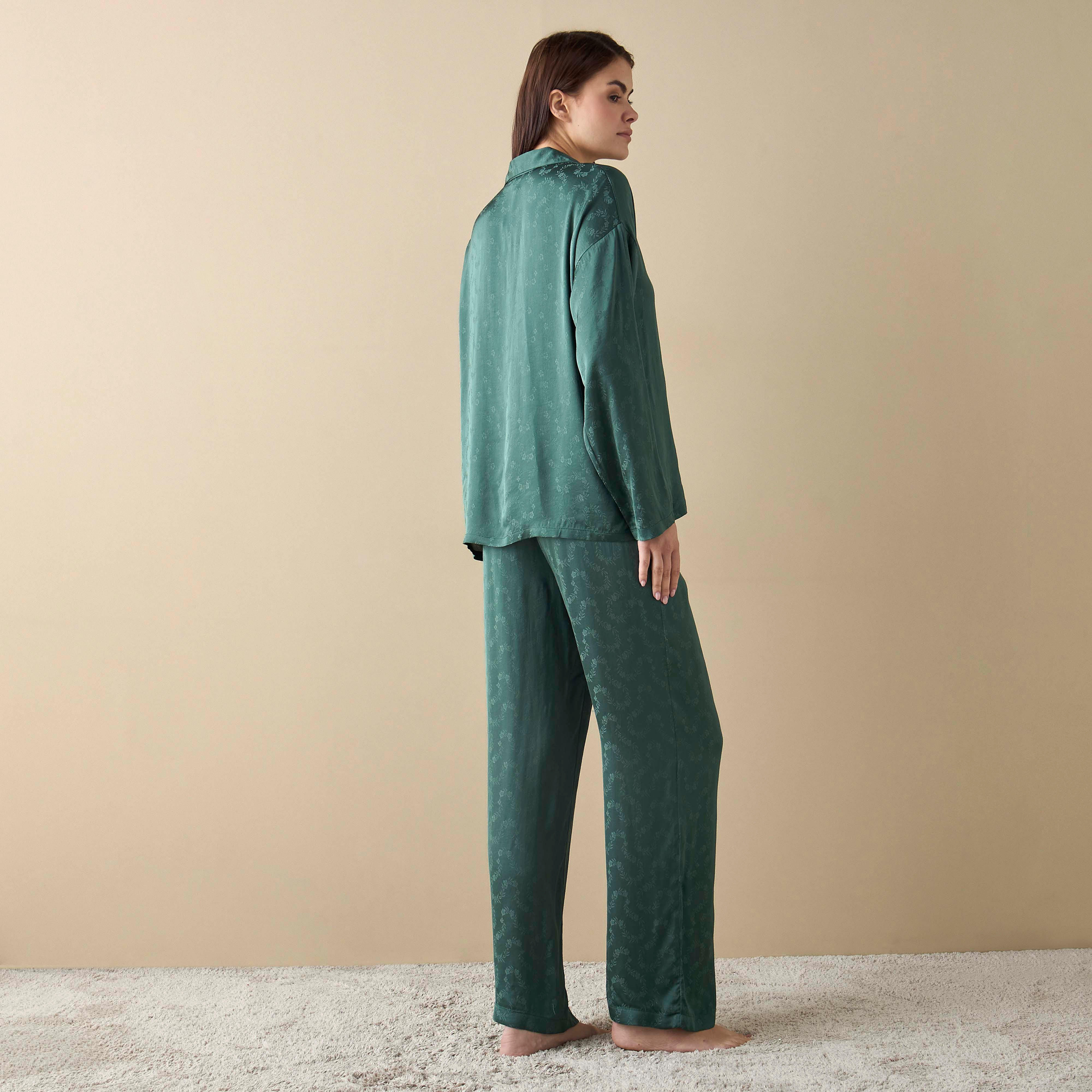 طقم بنطلون بيجاما وبلوزة بأكمام طويلة وتفاصيل أزهار-women-clothing-nightwear-pyjamas-longsets-image-3