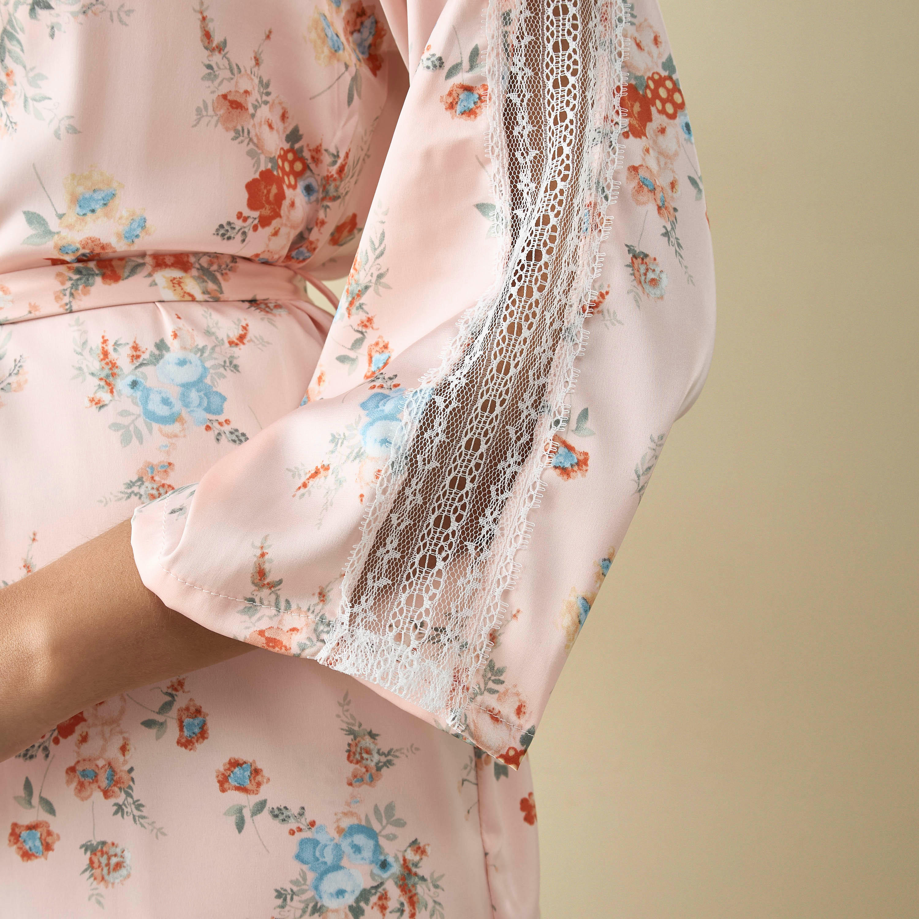 طقم فستان سليب وروب بحزام وطبعات أزهار-women-clothing-nightwear-nighties-image-4