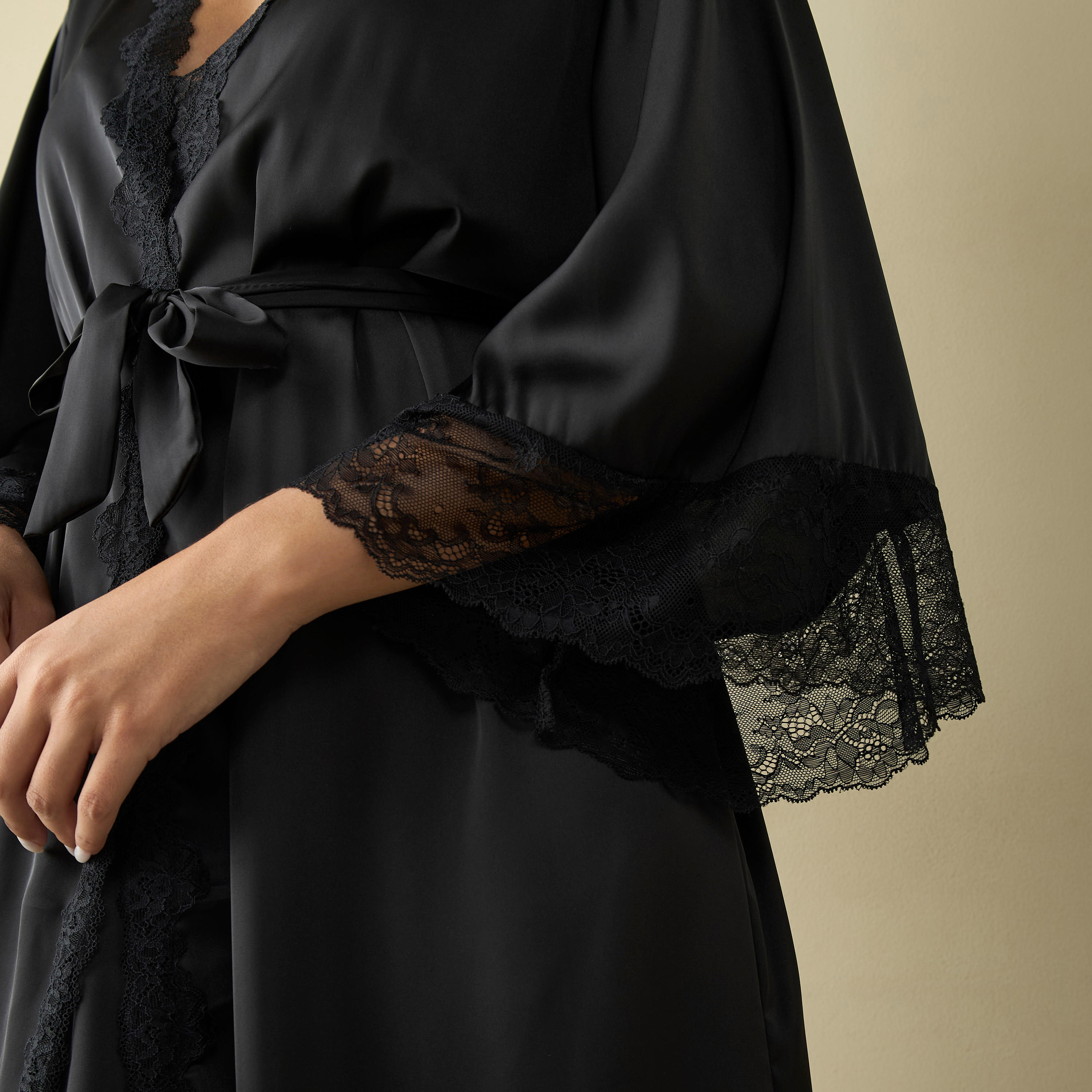روب بتفاصيل دانتيل وحزام ربط مع فستان سهل الارتداء-women-clothing-nightwear-nighties-image-4