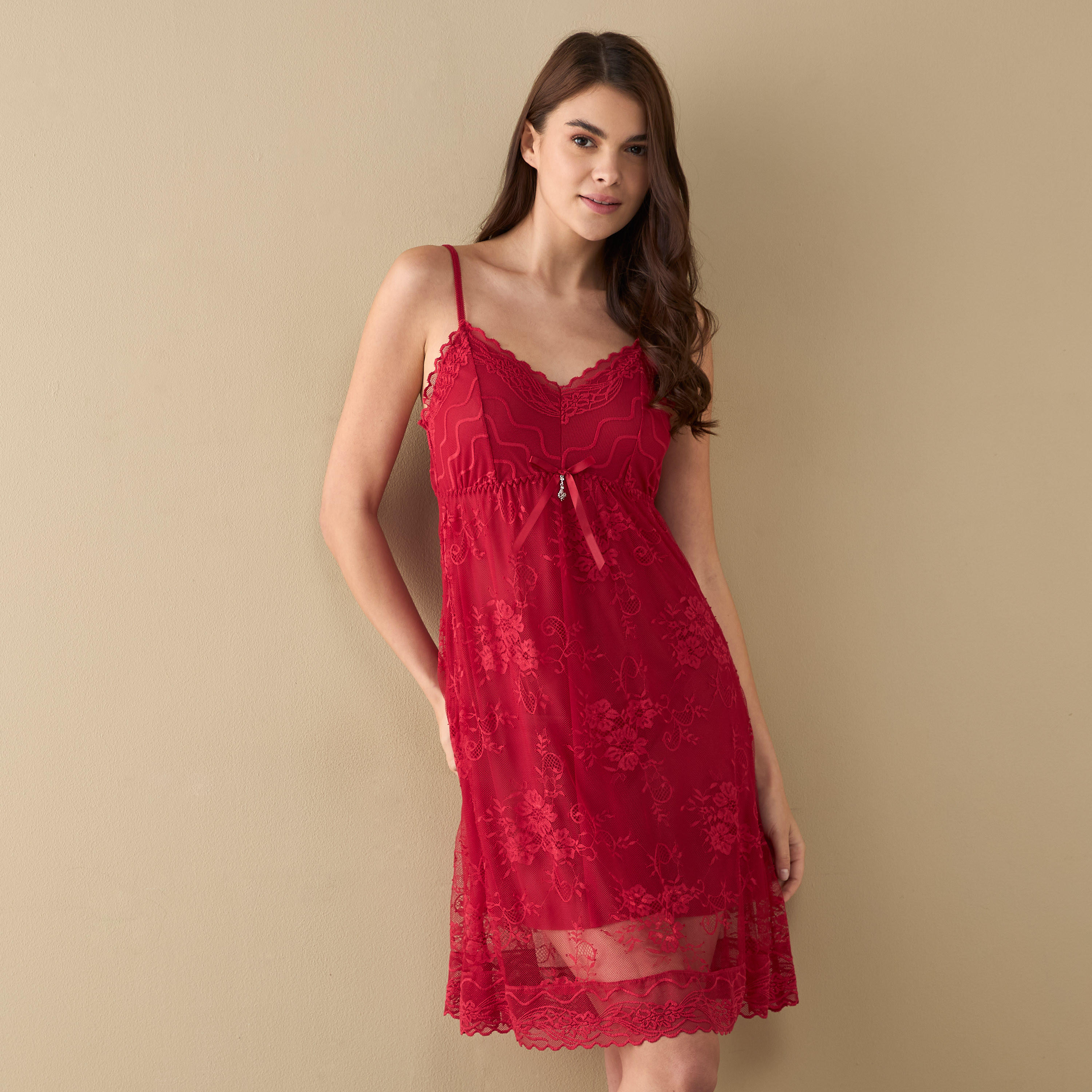 فستان سهل الارتداء بتفاصيل دانتيل مع سروال ثونج داخلي-women-clothing-nightwear-nighties-image-1