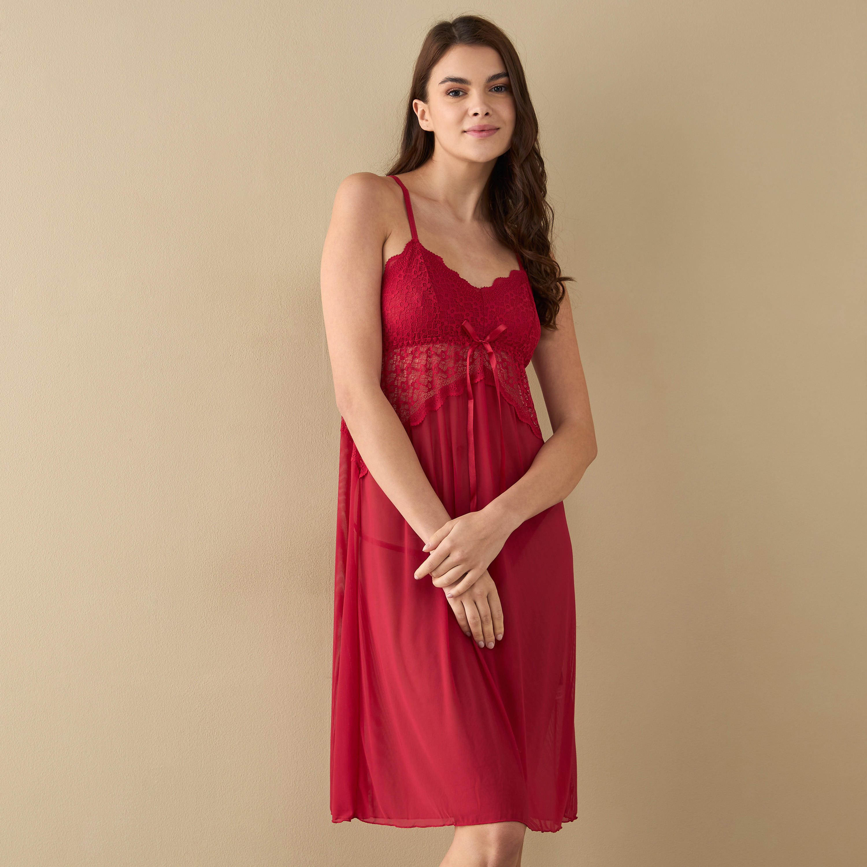 فستان سهل الارتداء بتفاصيل دانتيل وثونغ وحمّالات قابلة للتعديل-women-clothing-nightwear-nighties-image-1