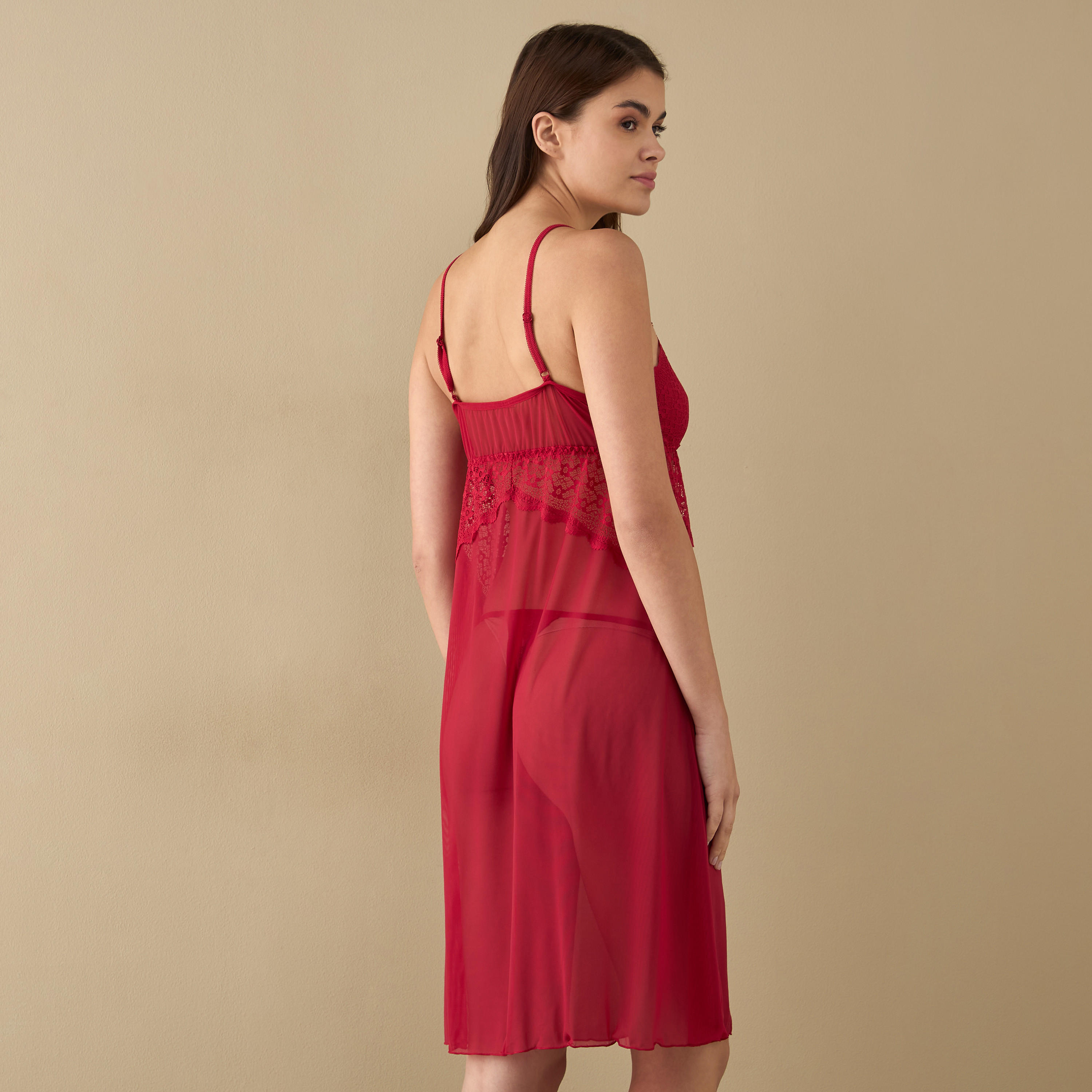 فستان سهل الارتداء بتفاصيل دانتيل وثونغ وحمّالات قابلة للتعديل-women-clothing-nightwear-nighties-image-3