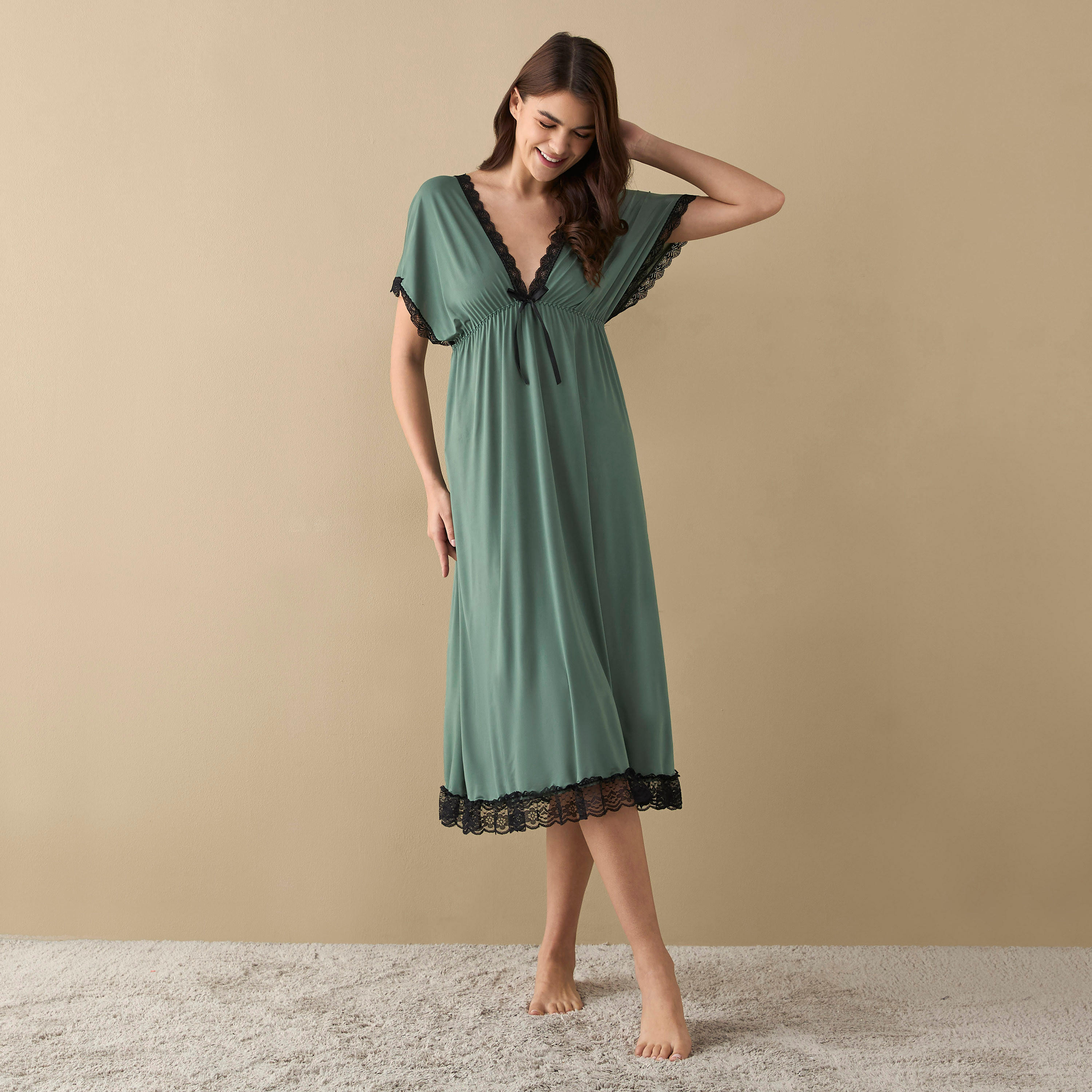 فستان نوم بياقة شكل حرف V وأكمام قصيرة-women-clothing-nightwear-nighties-image-1