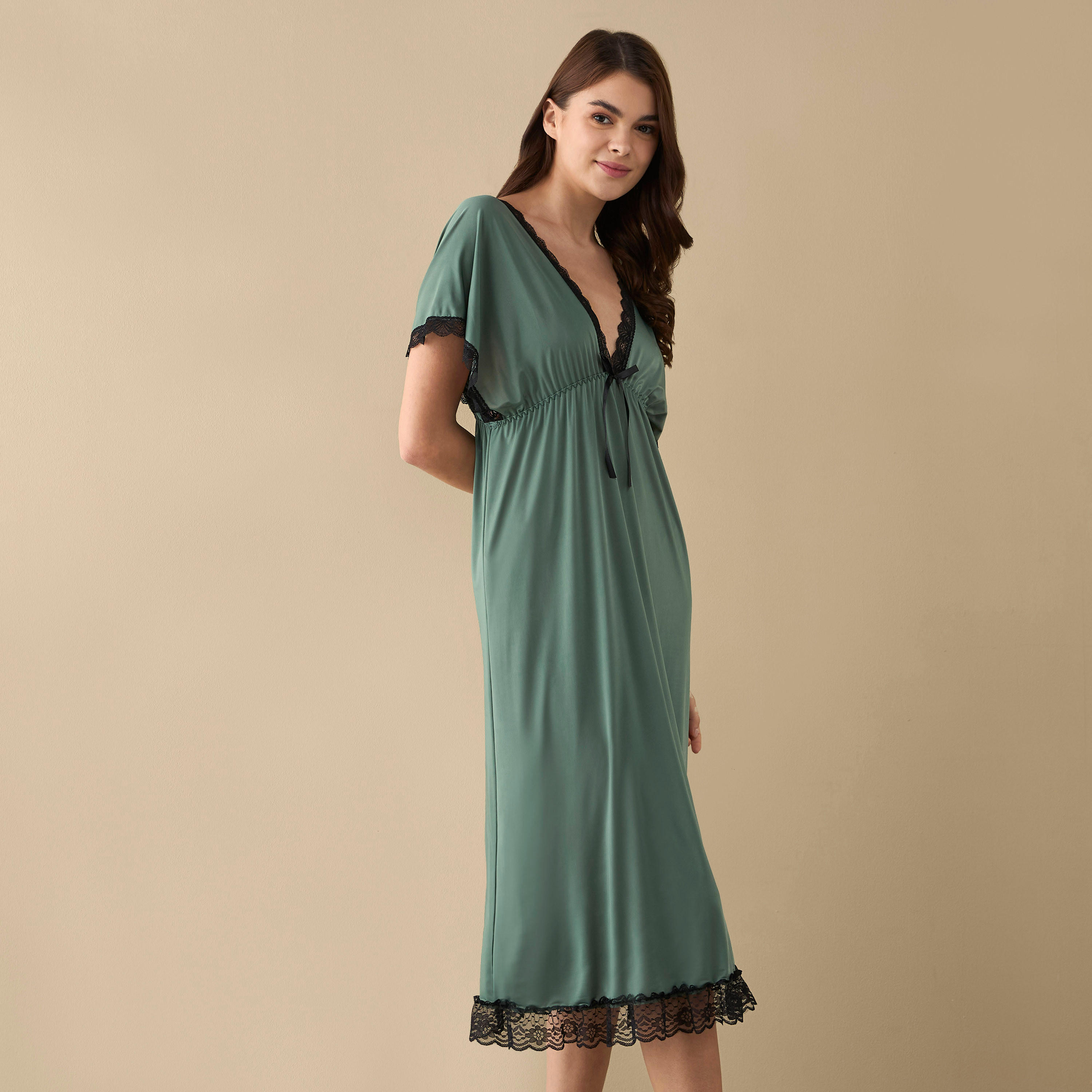 فستان نوم بياقة شكل حرف V وأكمام قصيرة-women-clothing-nightwear-nighties-image-2