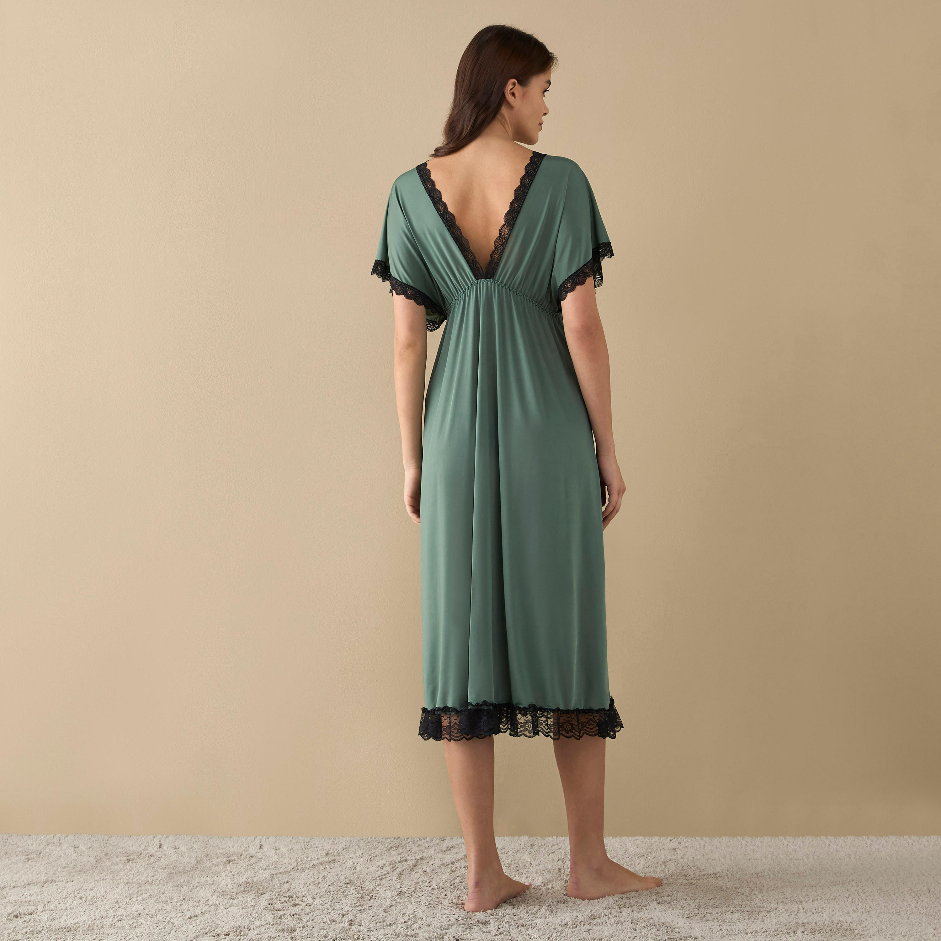 فستان نوم بياقة شكل حرف V وأكمام قصيرة-women-clothing-nightwear-nighties-image-3