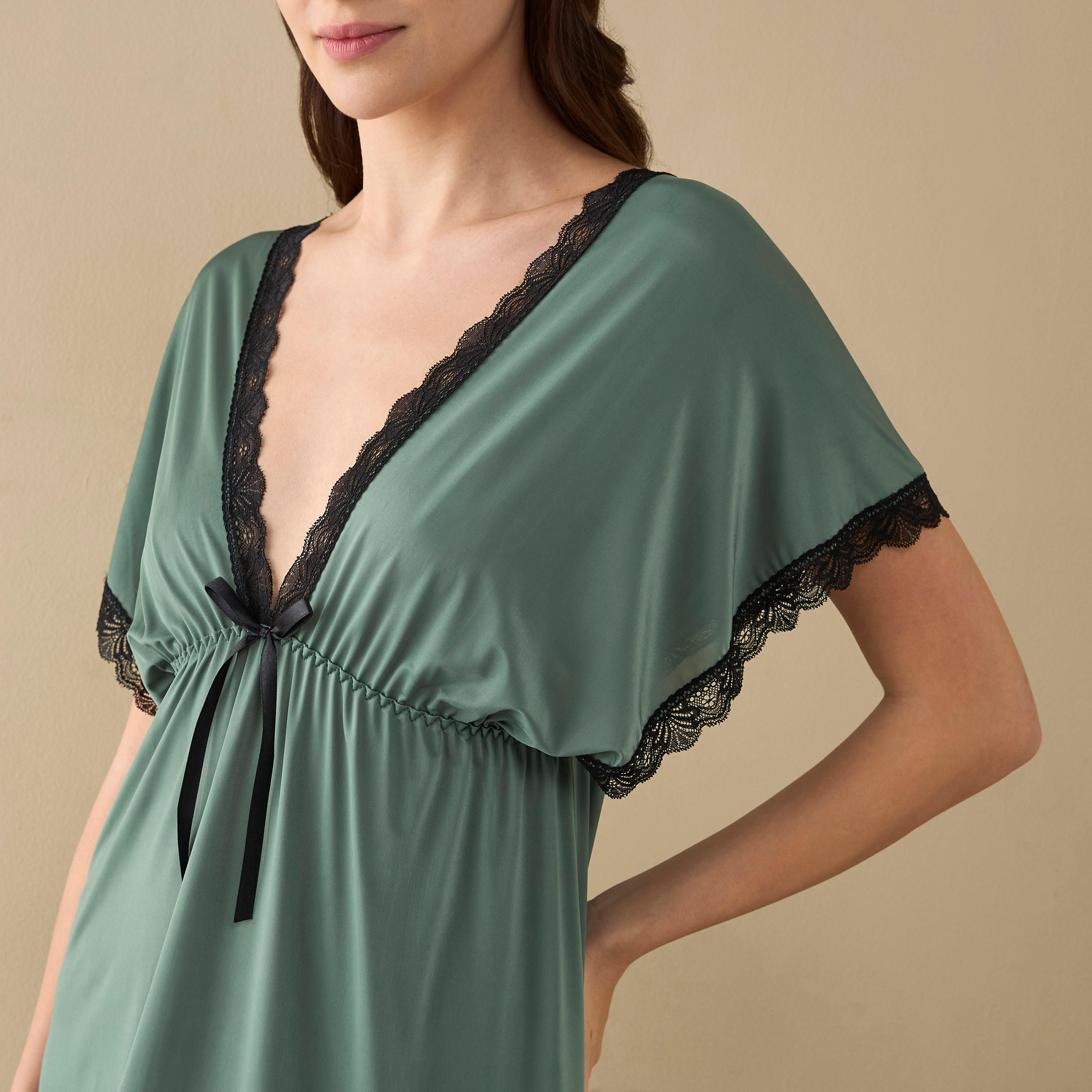 فستان نوم بياقة شكل حرف V وأكمام قصيرة-women-clothing-nightwear-nighties-image-4