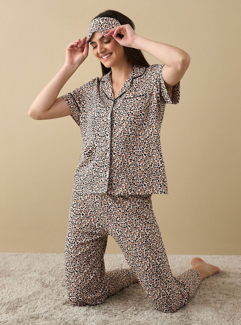 قميص بياقة مطويّة وطبعة قلب مع بيجامة وقناع للعين-women-clothing-nightwear-pyjamas-longsets-image-1