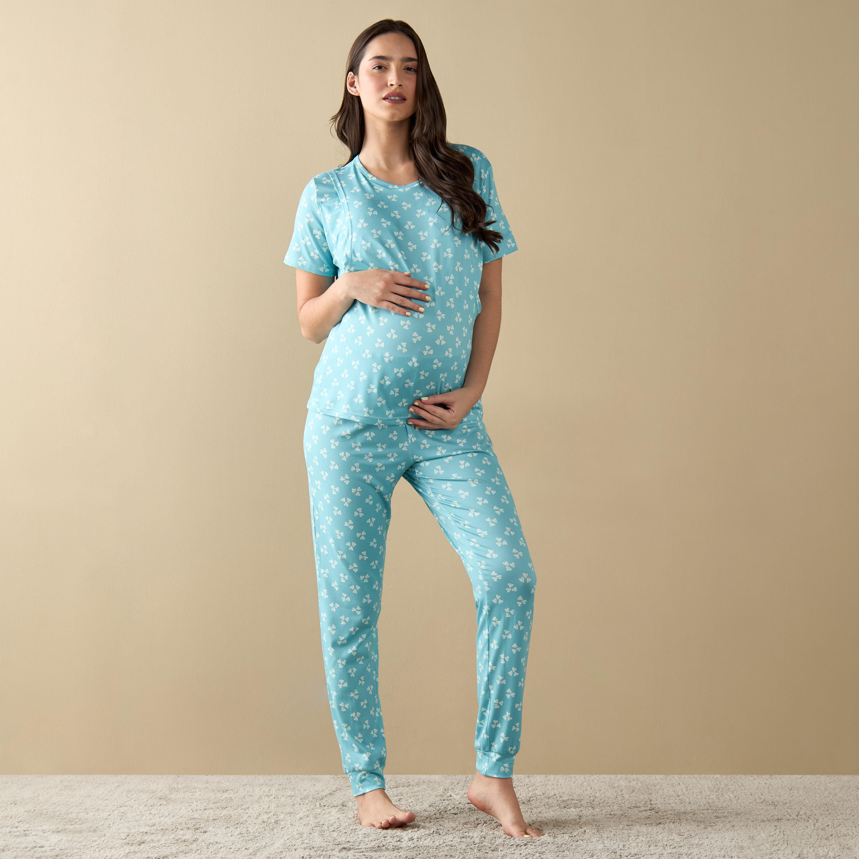 طقم بنطلون بيجاما وتيشيرت للرضاعة بطبعات قلب-women-clothing-maternity-nightwear-image-1