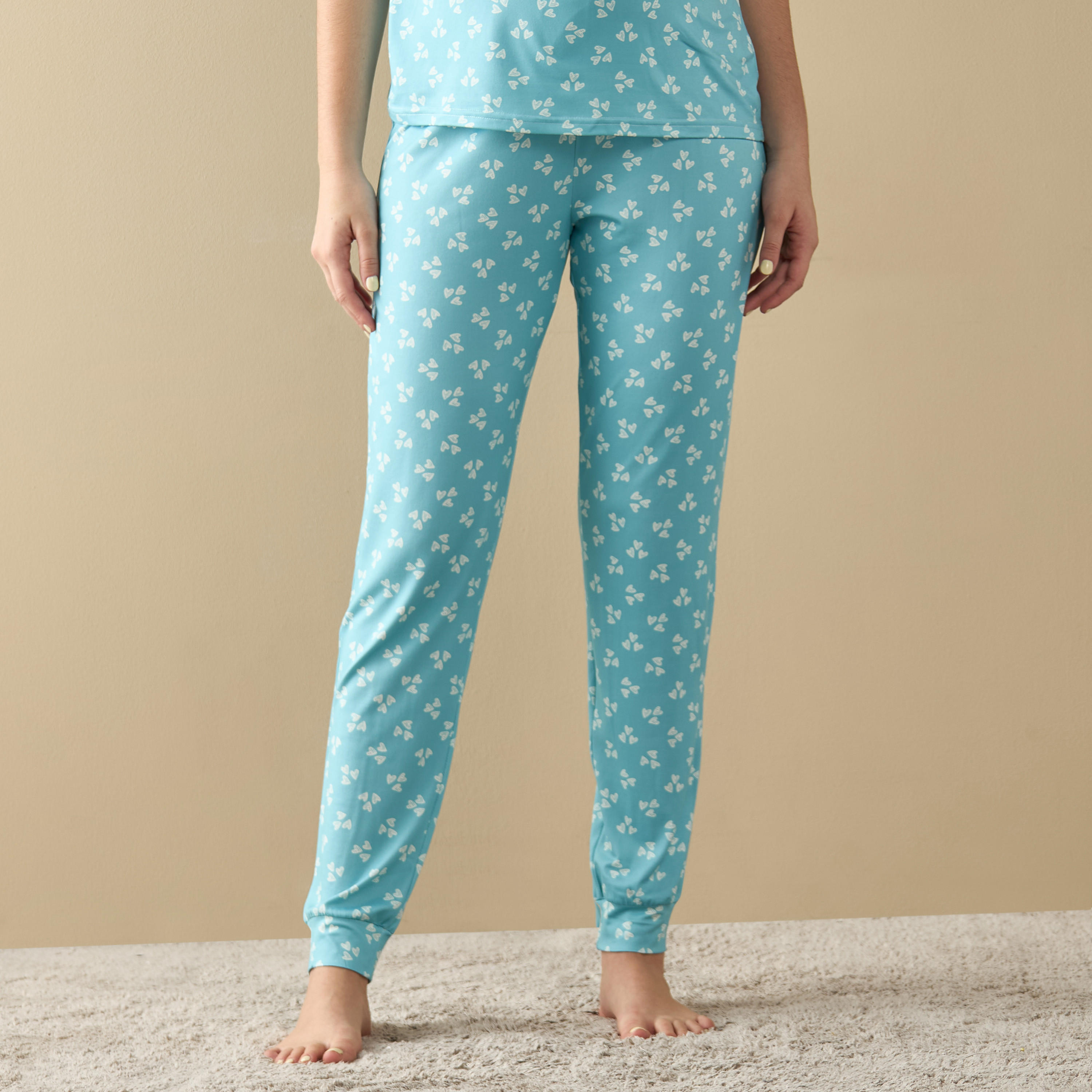 طقم بنطلون بيجاما وتيشيرت للرضاعة بطبعات قلب-women-clothing-maternity-nightwear-image-3