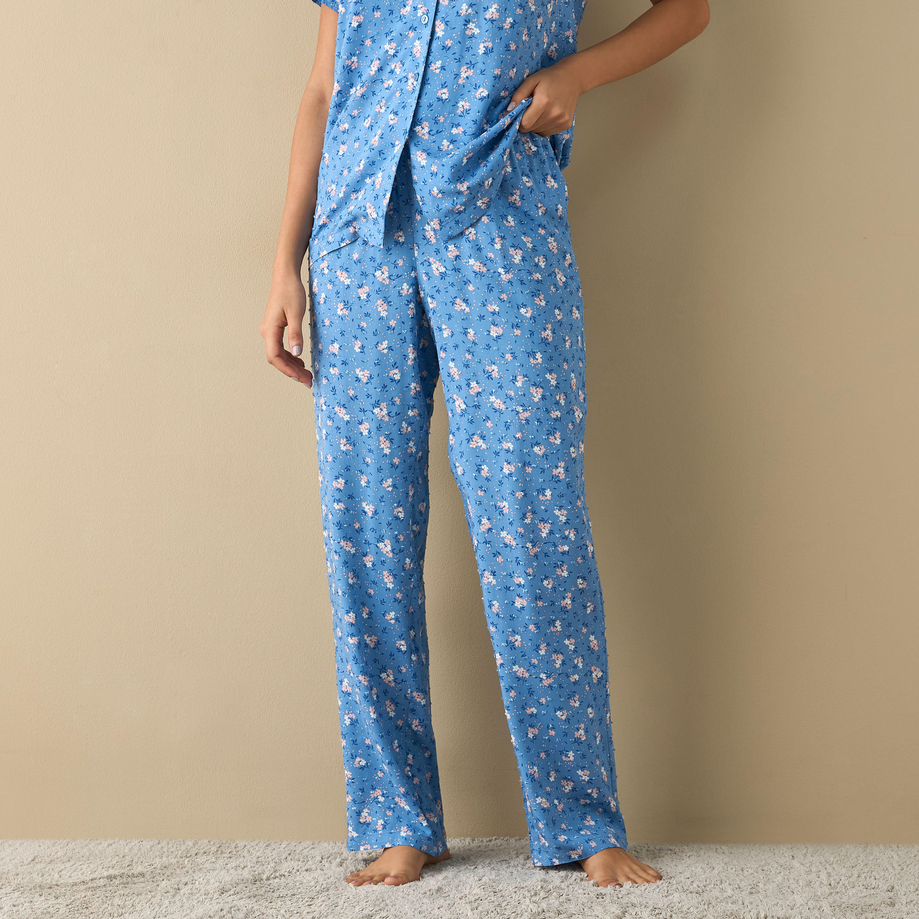 طقم بنطلون بيجاما وقميص بطبعات زهرية-women-clothing-nightwear-pyjamas-longsets-image-5