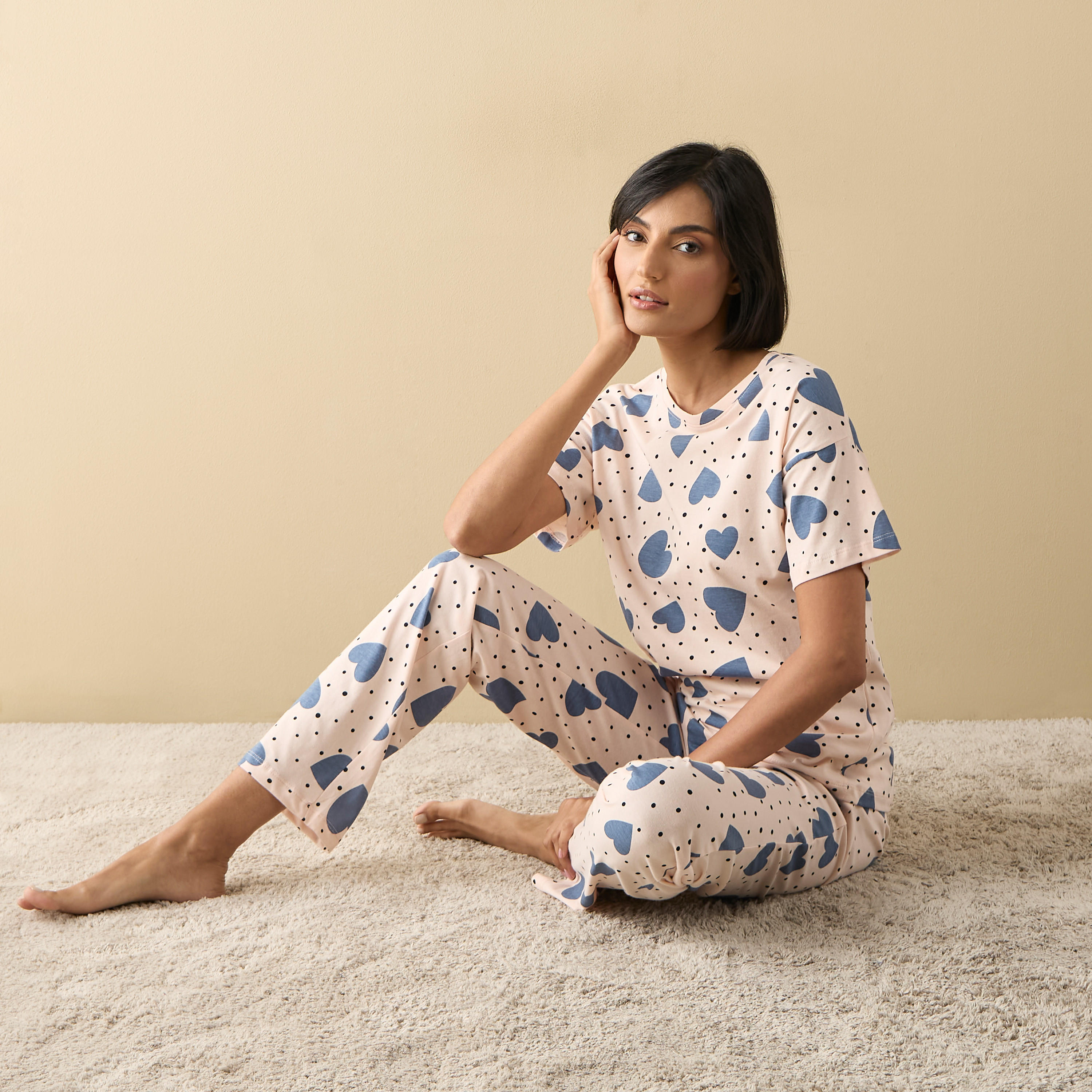 طقم بنطلون بيجاما وتيشيرت بطبعات قلب-women-clothing-nightwear-pyjamas-longsets-image-1