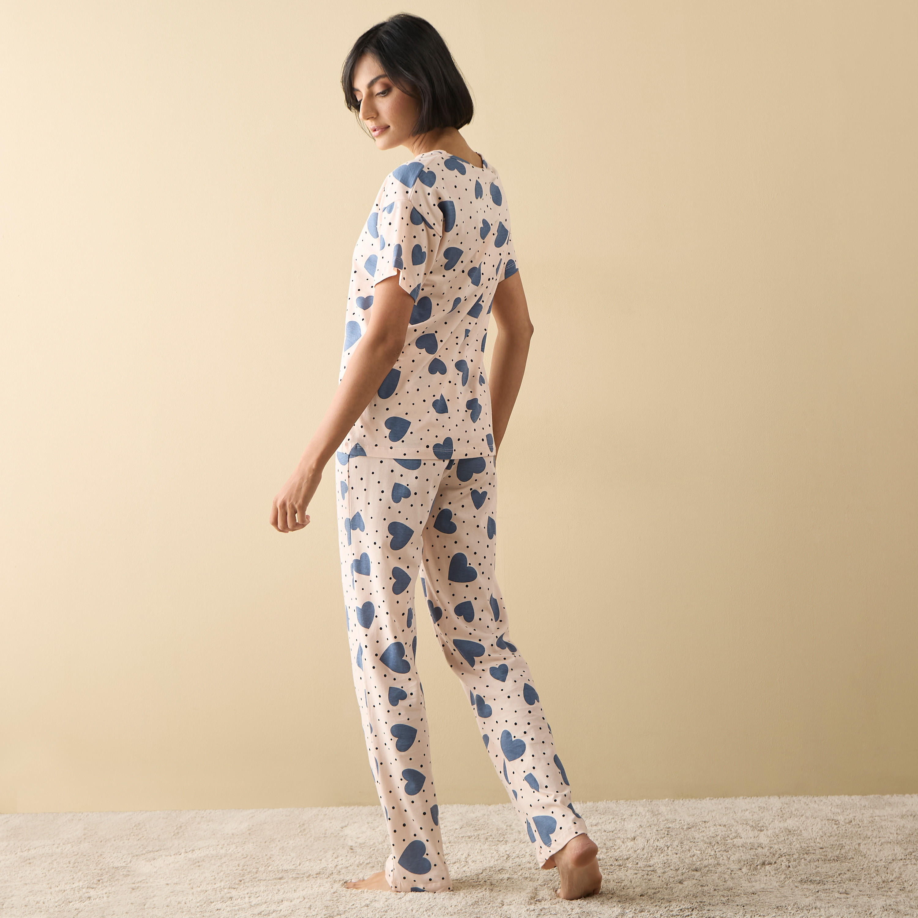 طقم بنطلون بيجاما وتيشيرت بطبعات قلب-women-clothing-nightwear-pyjamas-longsets-image-4
