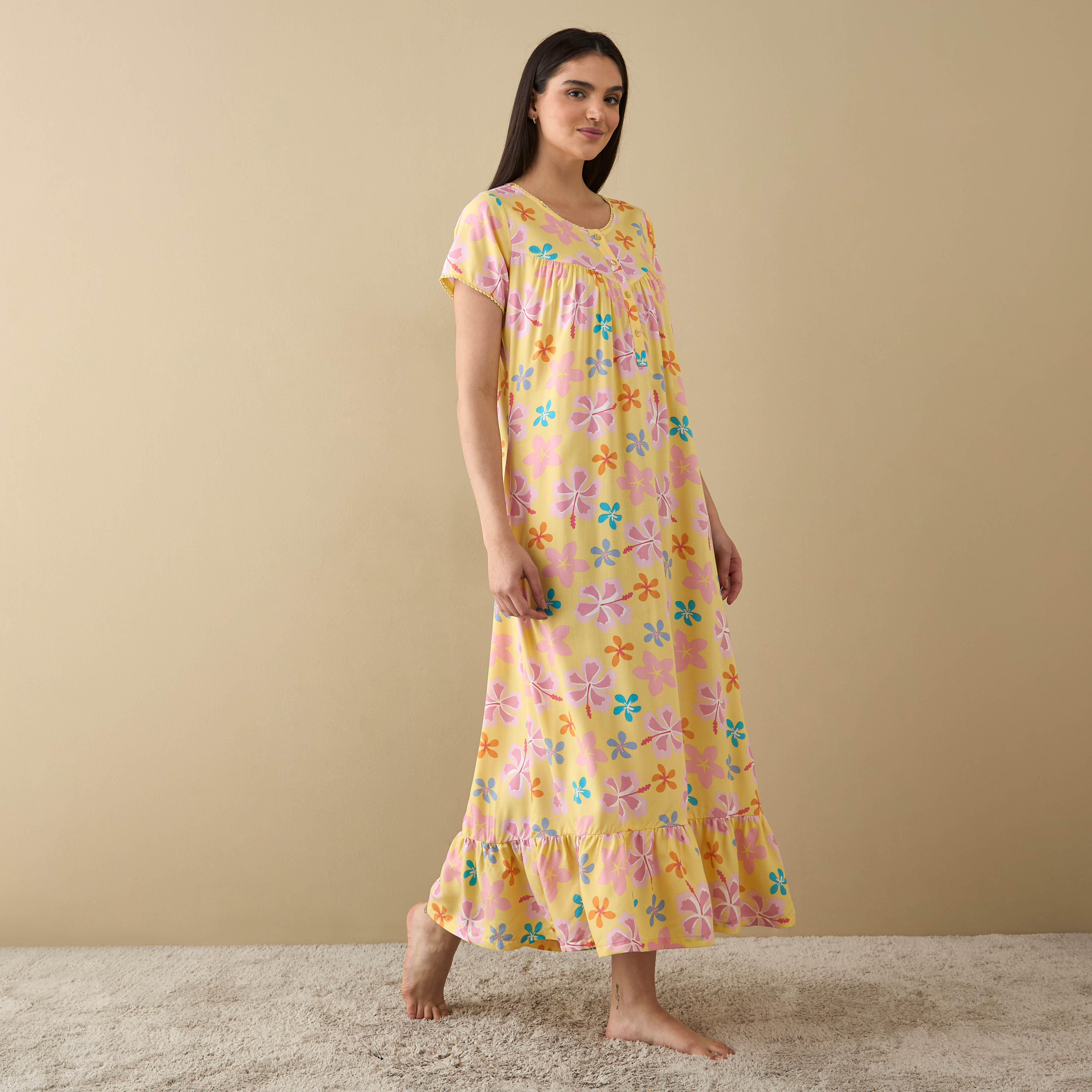 ثوب نوم بحواف واسعة وطبعات أزهار-women-clothing-nightwear-nighties-image-4