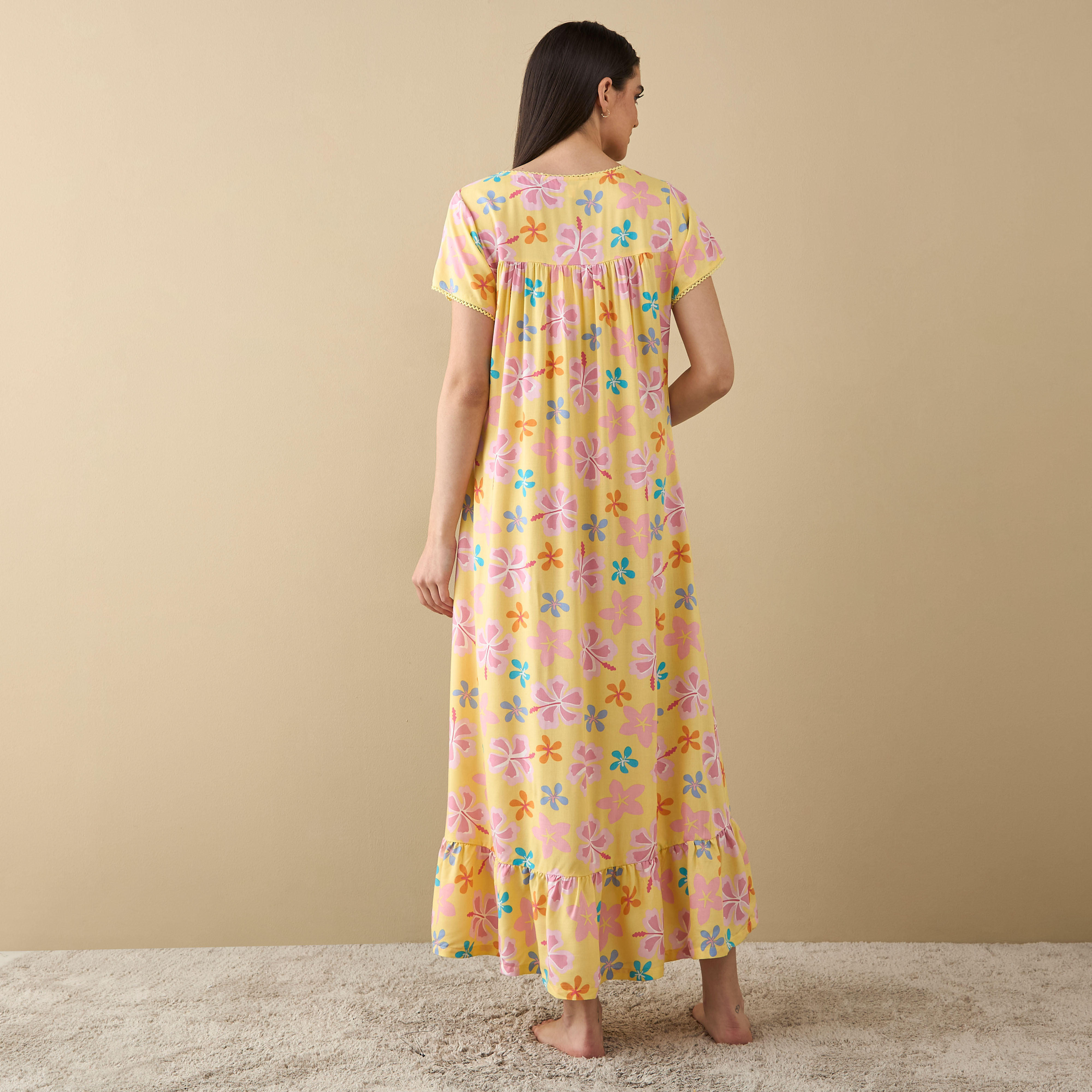 ثوب نوم بحواف واسعة وطبعات أزهار-women-clothing-nightwear-nighties-image-2
