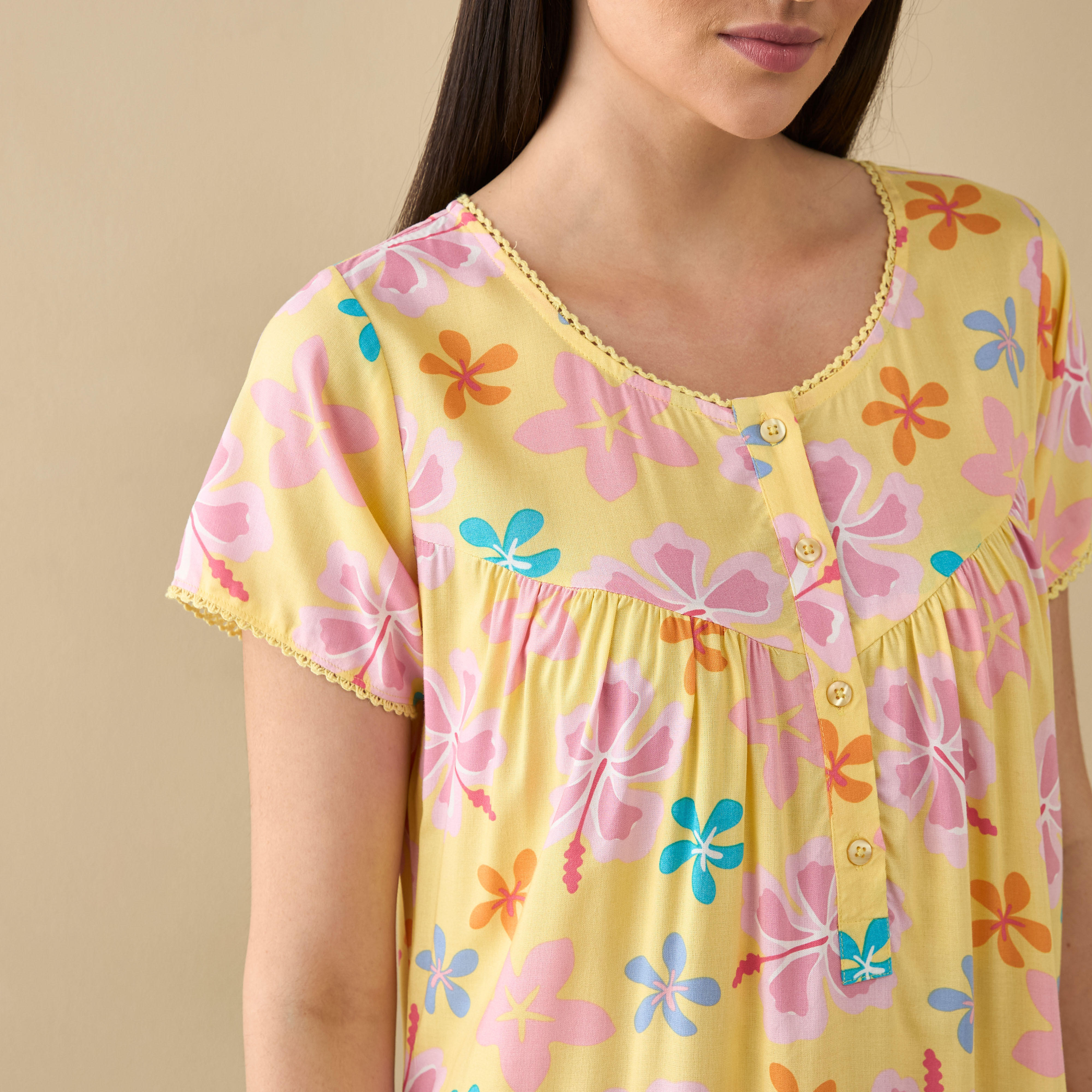 ثوب نوم بحواف واسعة وطبعات أزهار-women-clothing-nightwear-nighties-image-1