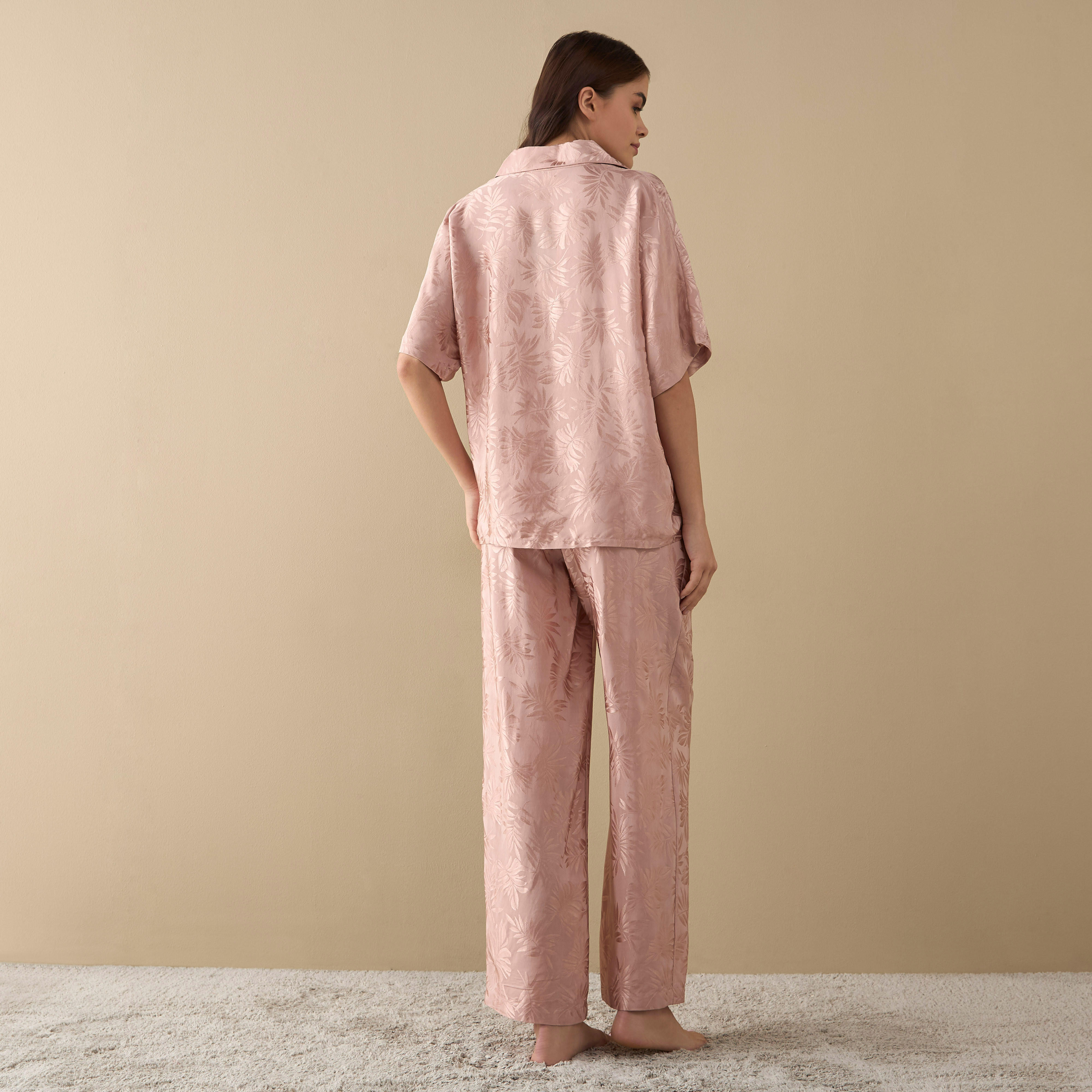 طقم بنطلون بيجاما وقميص بطبعات ورق شجر-women-clothing-nightwear-pyjamas-longsets-image-3
