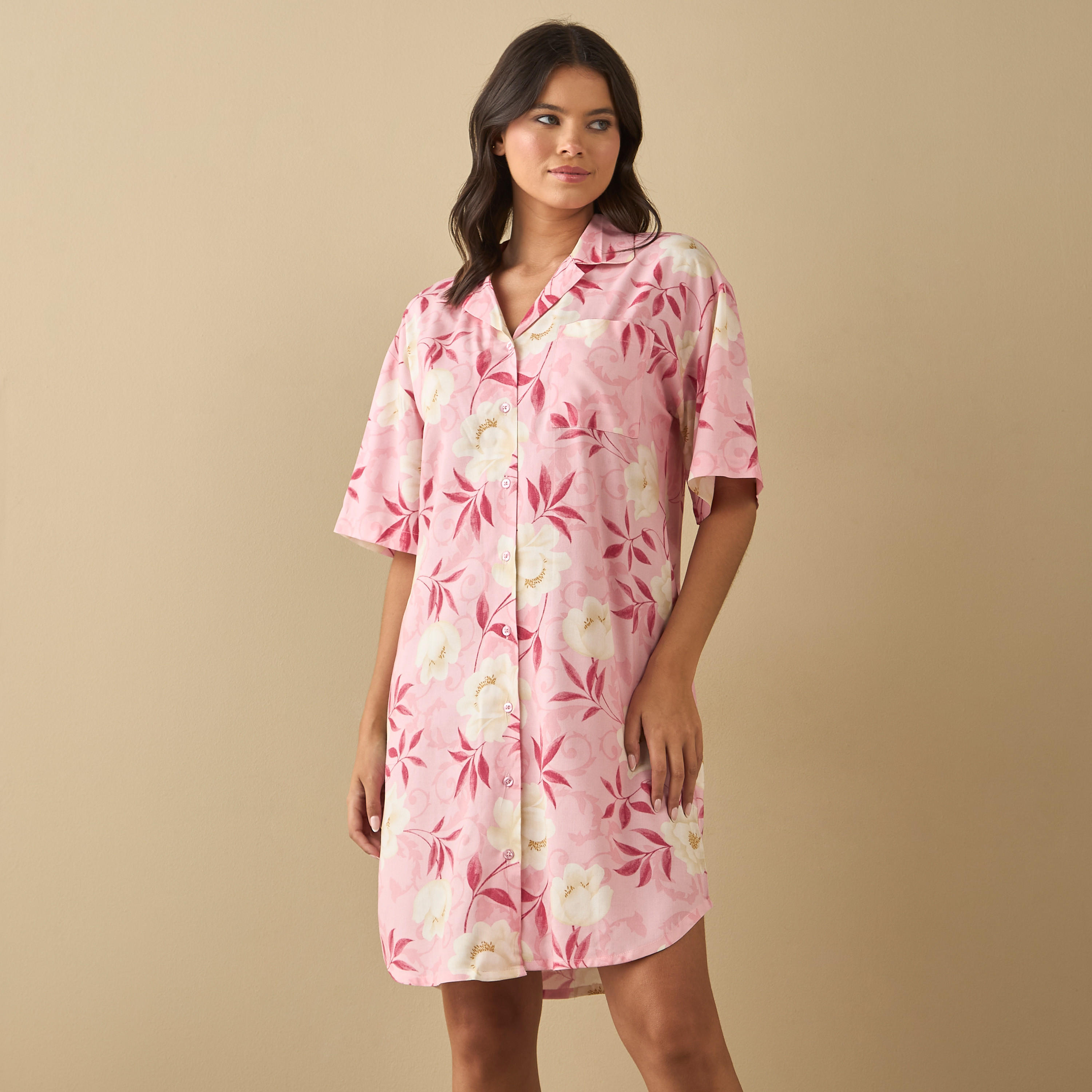 قميص نوم بطبعات أزهار وأكمام قصيرة-women-clothing-nightwear-nighties-image-1