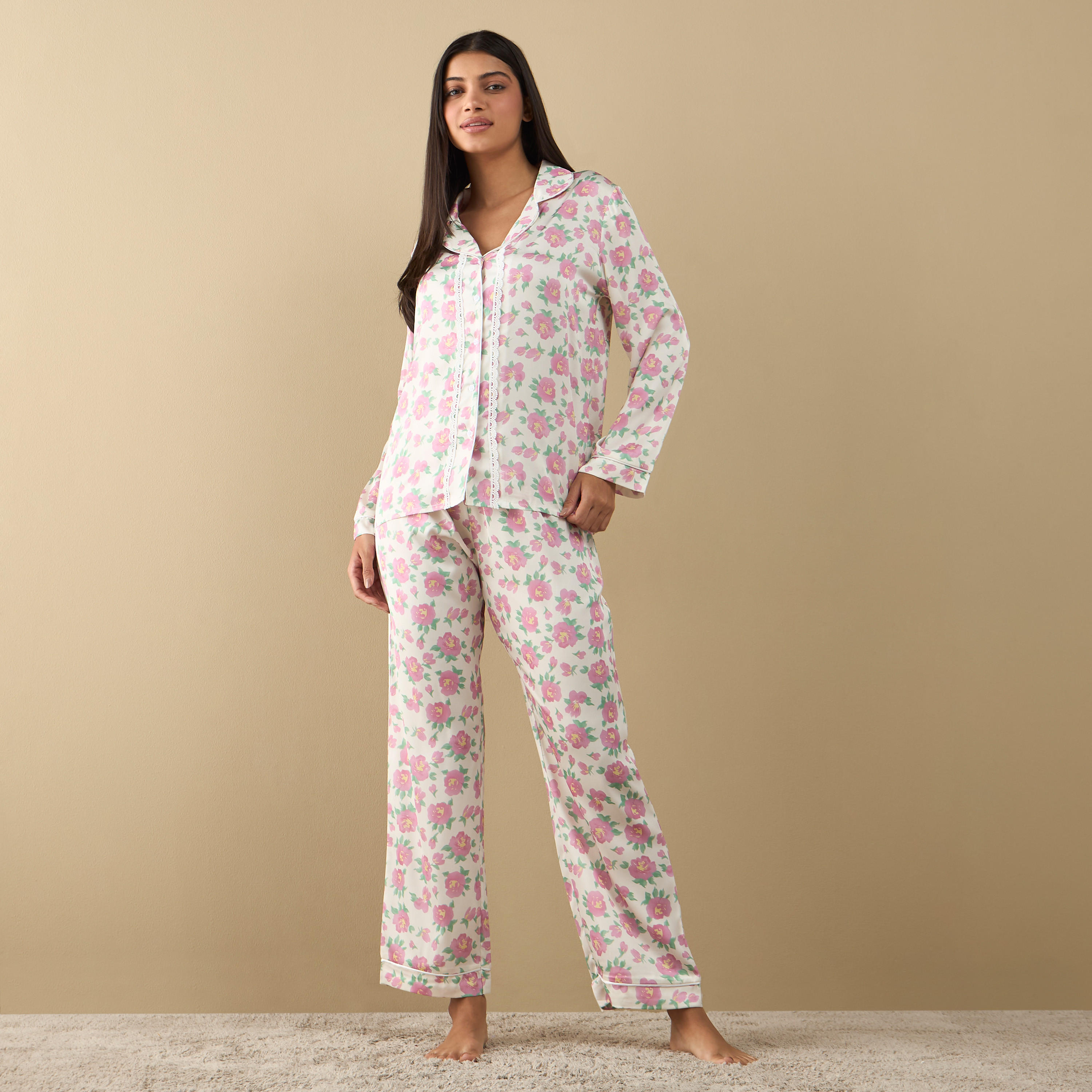 طقم قميص بأكمام طويلة وطبعات ودانتيل مع بنطلون بيجاما بخصر مطاطي-women-clothing-nightwear-pyjamas-longsets-image-1
