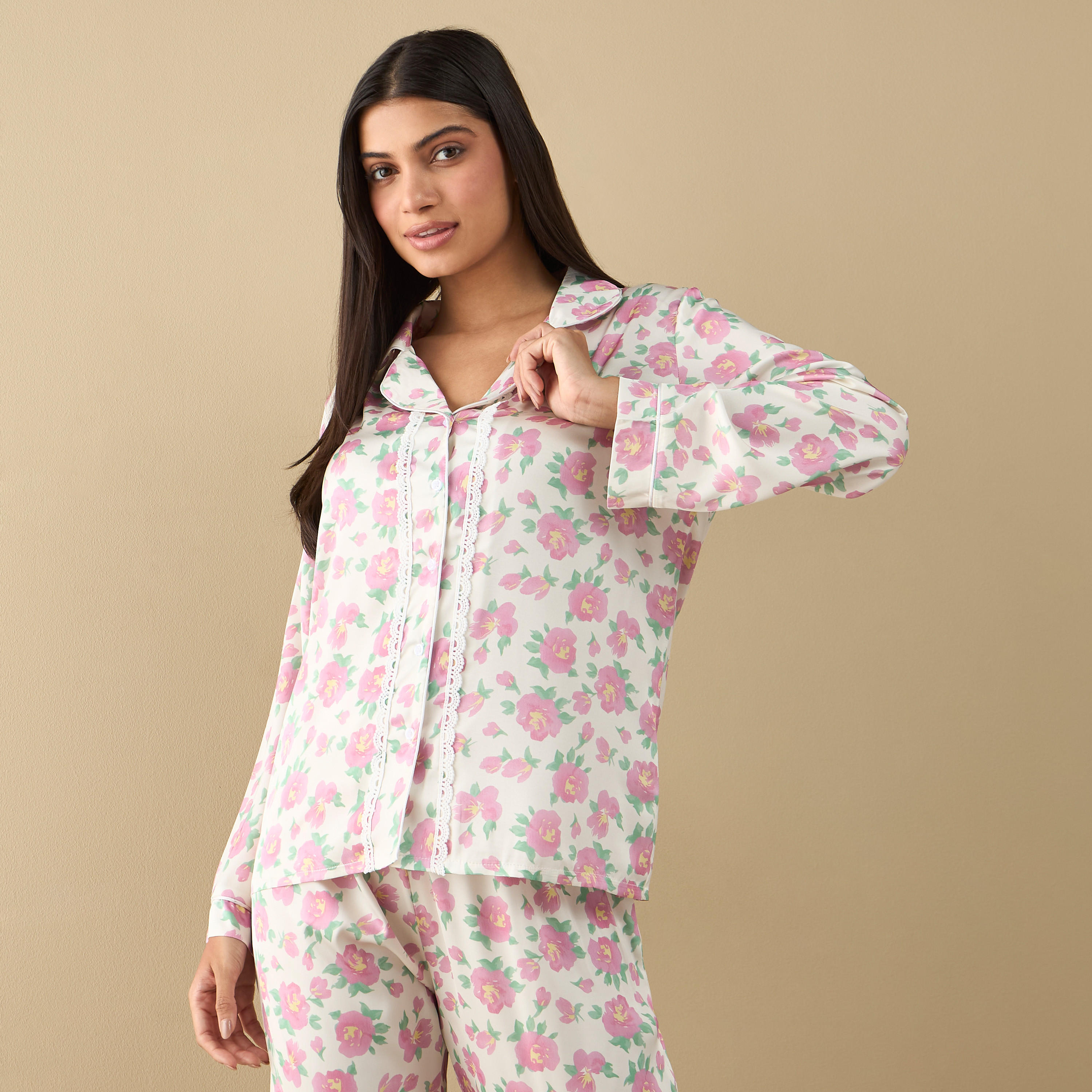 طقم قميص بأكمام طويلة وطبعات ودانتيل مع بنطلون بيجاما بخصر مطاطي-women-clothing-nightwear-pyjamas-longsets-image-2