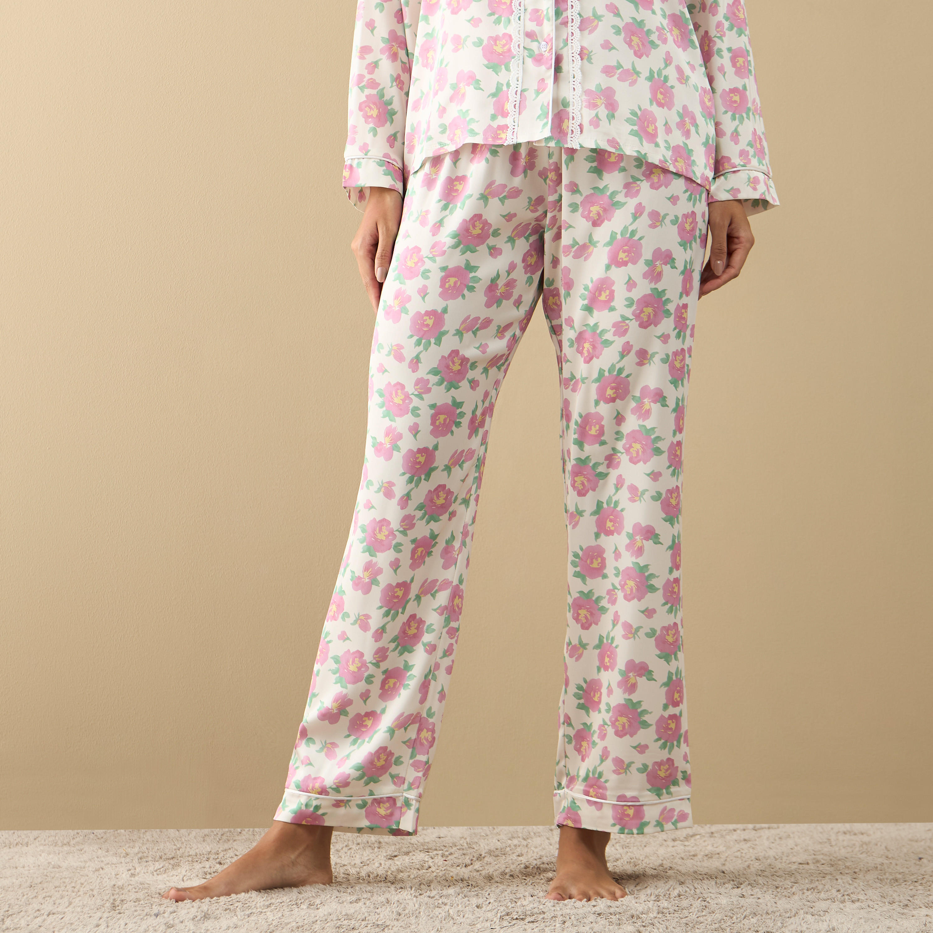 طقم قميص بأكمام طويلة وطبعات ودانتيل مع بنطلون بيجاما بخصر مطاطي-women-clothing-nightwear-pyjamas-longsets-image-3