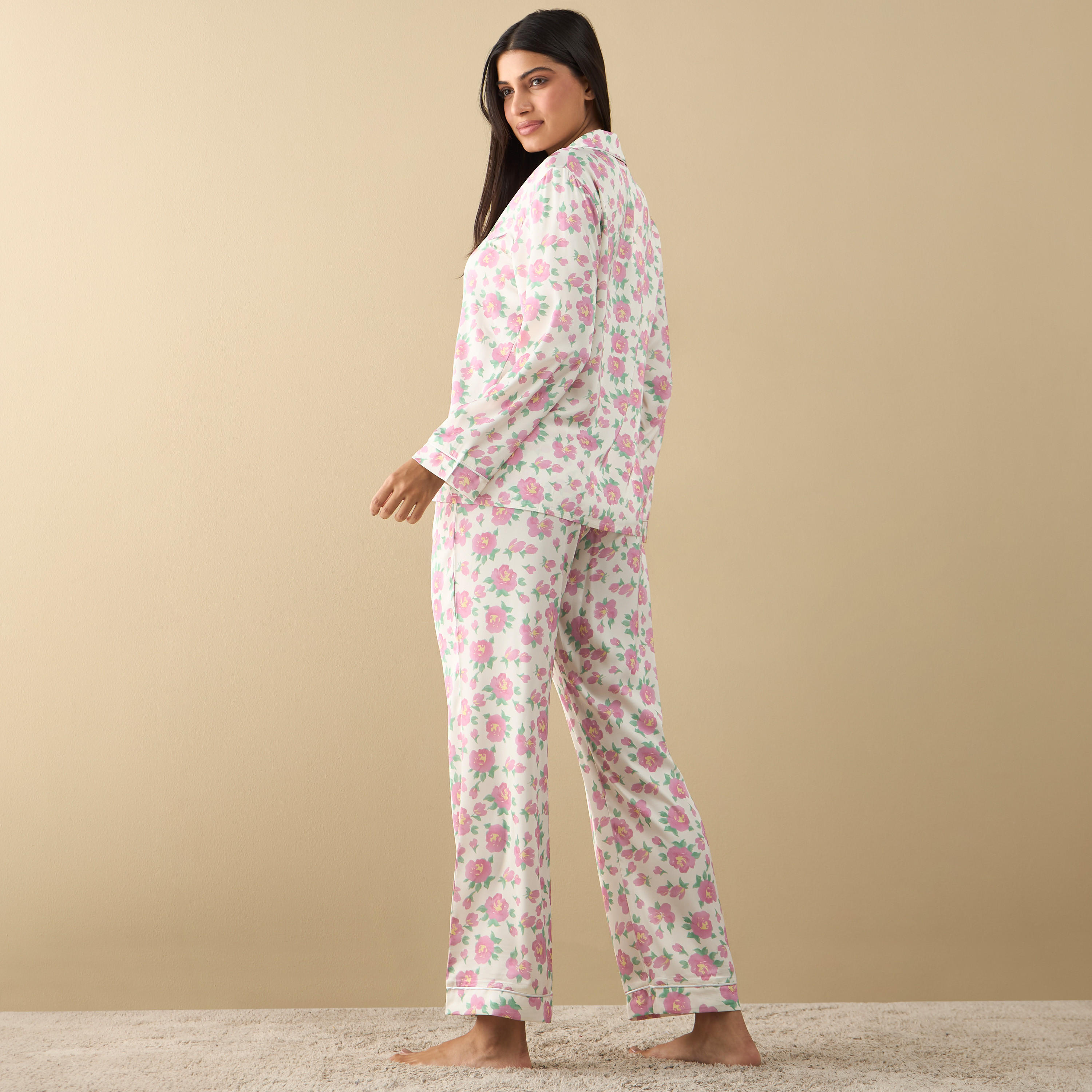 طقم قميص بأكمام طويلة وطبعات ودانتيل مع بنطلون بيجاما بخصر مطاطي-women-clothing-nightwear-pyjamas-longsets-image-4