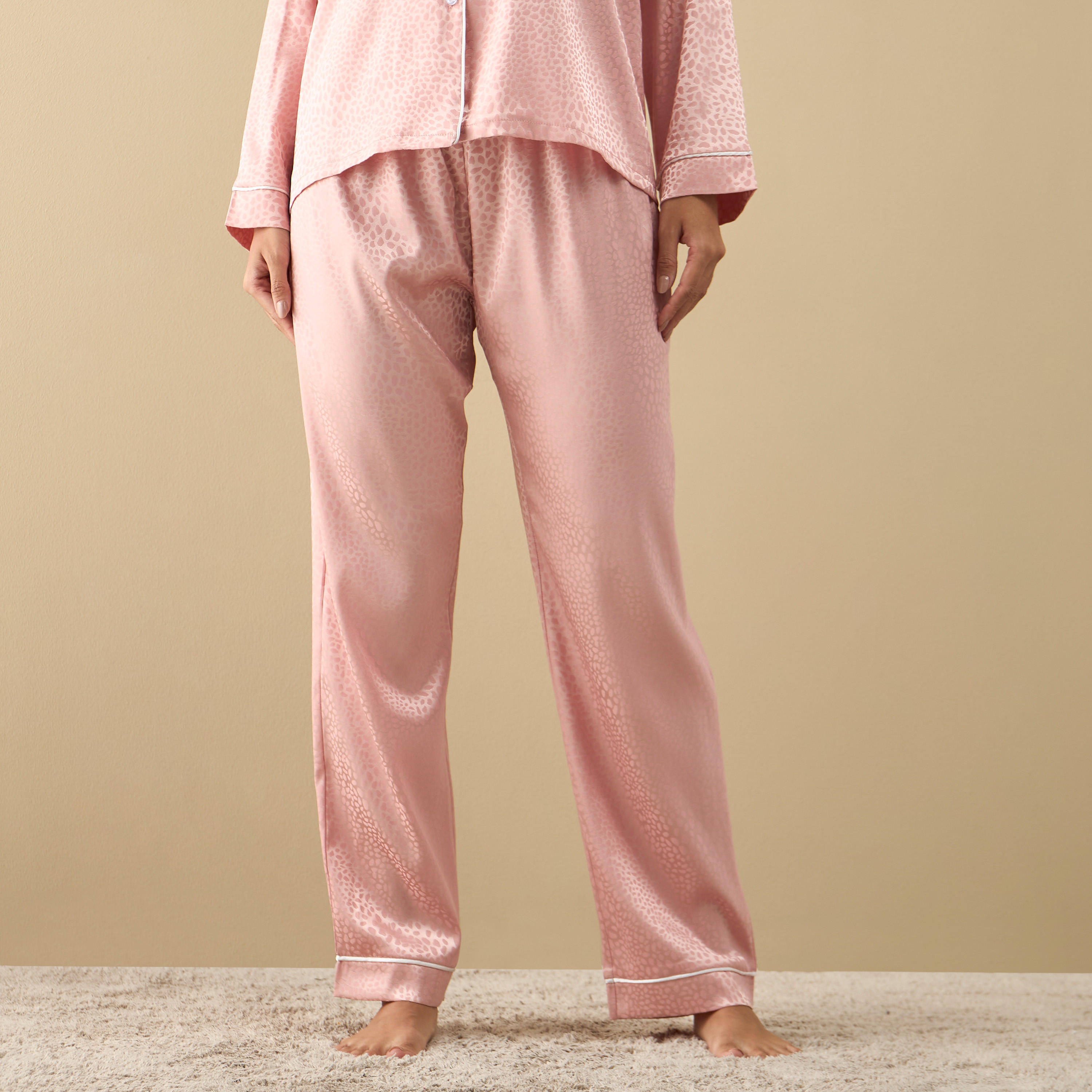 طقم بنطلون بيجاما مطاطي وقميص بأكمام طويلة وطبعات-women-clothing-nightwear-pyjamas-longsets-image-3