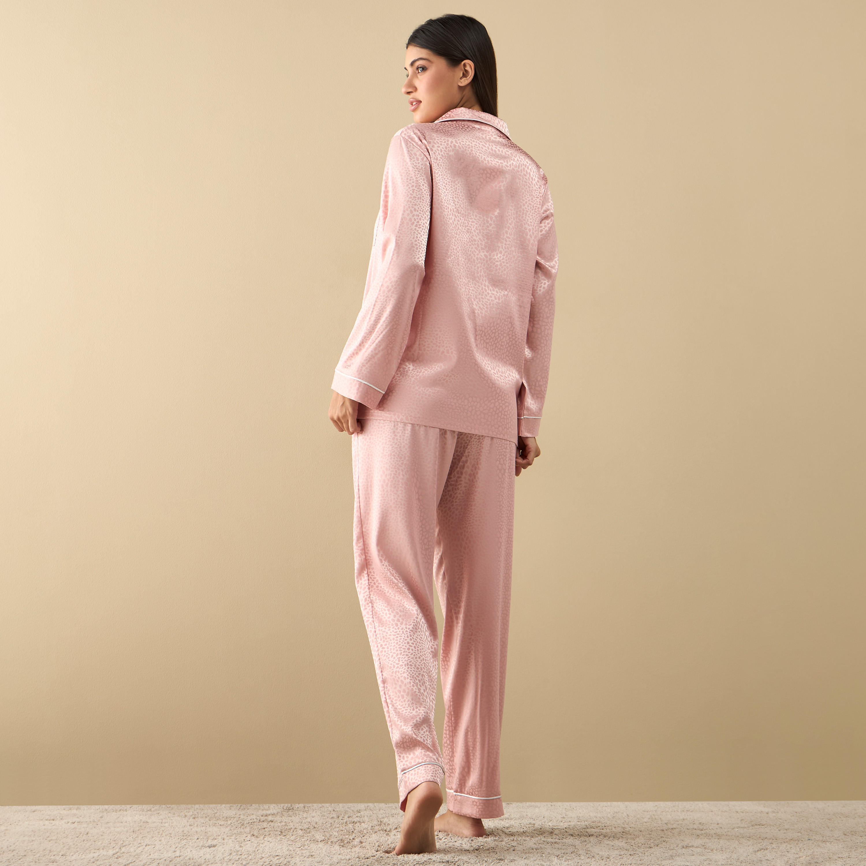 طقم بنطلون بيجاما مطاطي وقميص بأكمام طويلة وطبعات-women-clothing-nightwear-pyjamas-longsets-image-4
