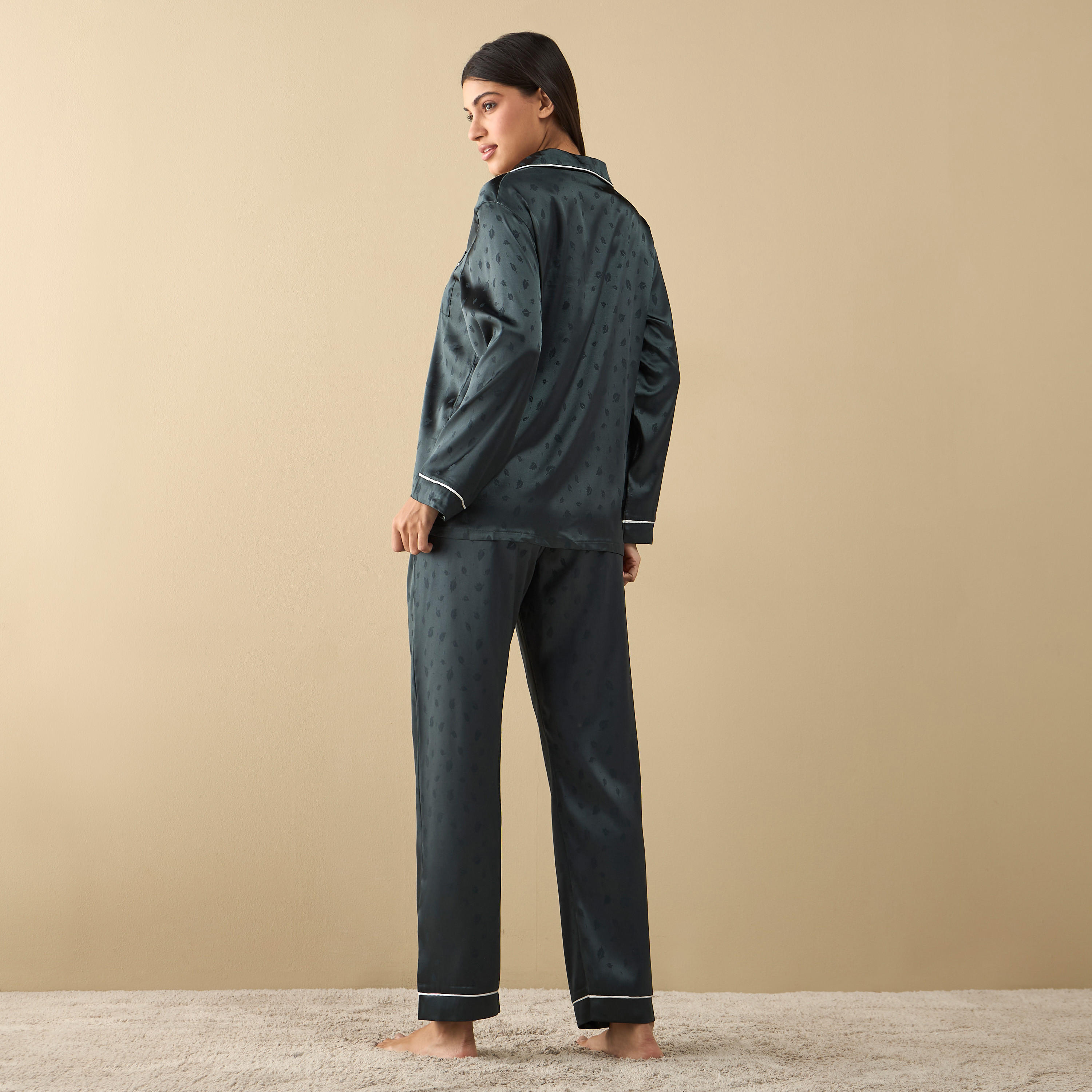 طقم بنطلون بيجاما بخصر مطاطي وقميص بأكمام طويلة وطبعات-women-clothing-nightwear-pyjamas-longsets-image-2