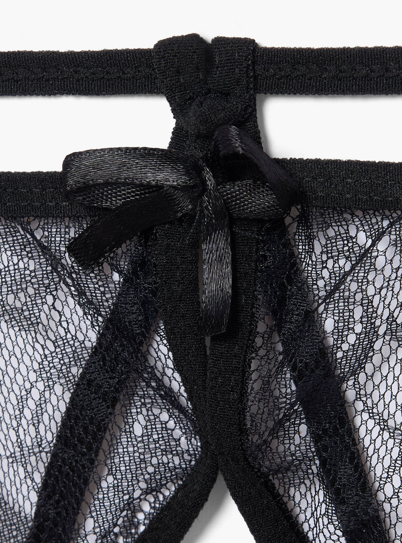 مجموعة صدريّة بأحزمة وسروال ثونج بتفاصيل دانتيل-women-clothing-lingerie-lingeriesets-image-5