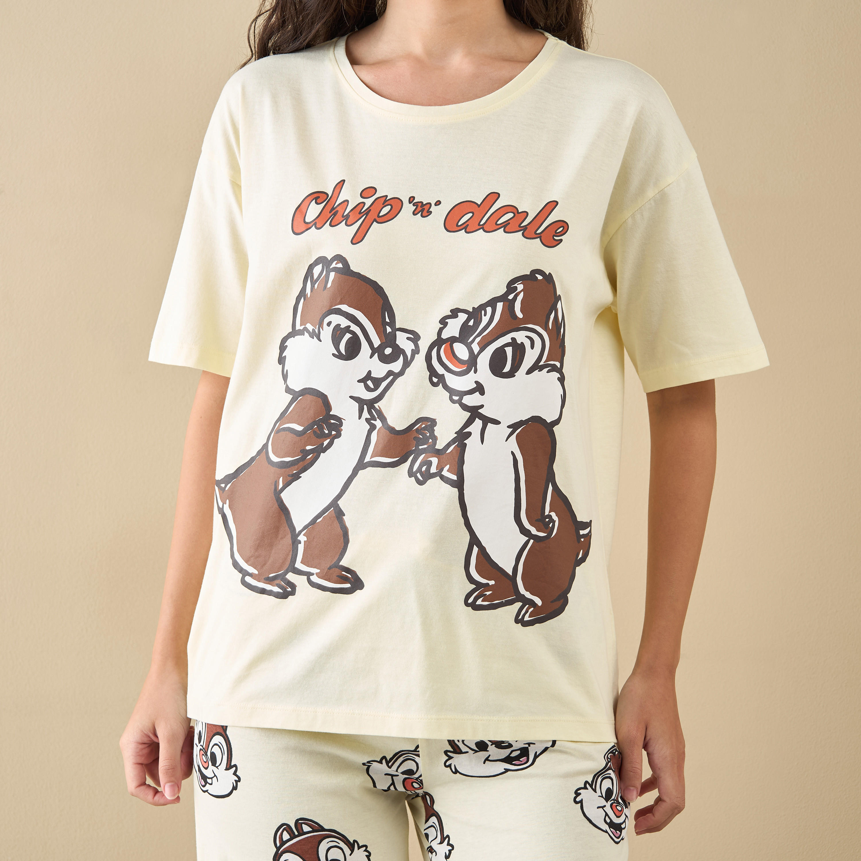 طقم بنطلون بيجاما وتيشيرت بطبعات تشيب آند ديل-women-clothing-nightwear-pyjamas-longsets-image-5