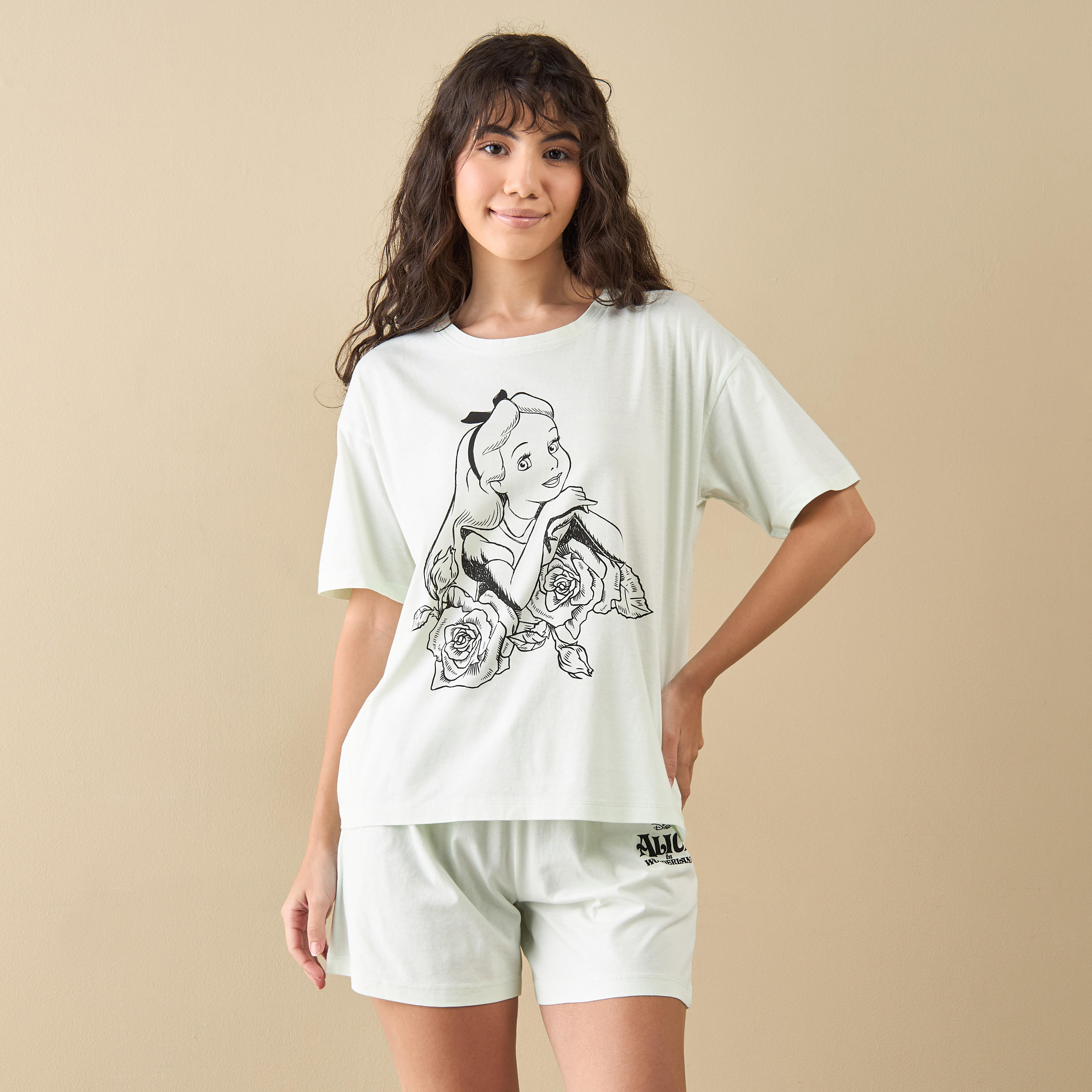طقم شورت وتيشيرت بطبعات أليس في بلاد العجائب-women-clothing-nightwear-pyjamas-shortsets-image-1