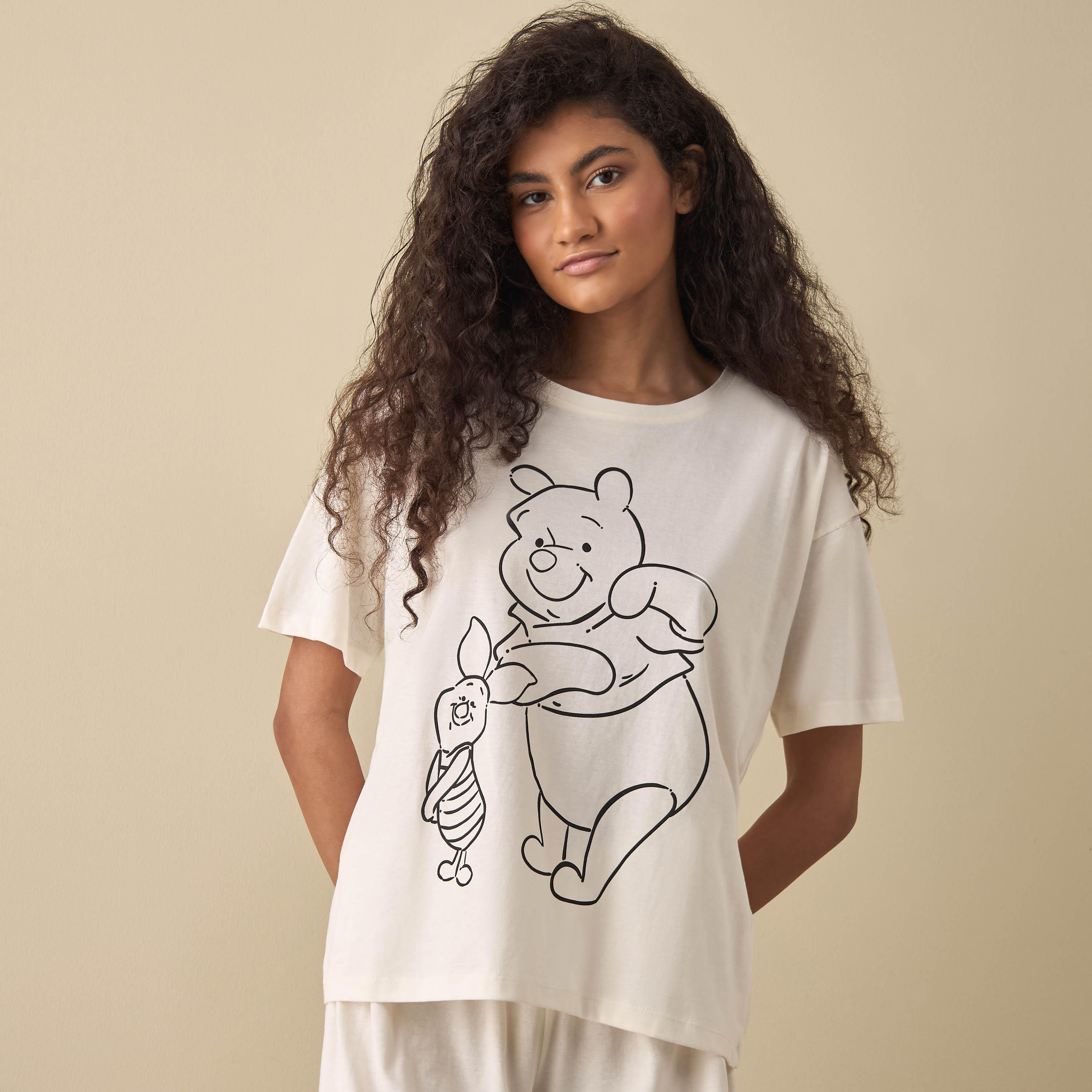 طقم شورت وتيشيرت بطبعات ويني ذا بوه-women-clothing-nightwear-pyjamas-shortsets-image-2
