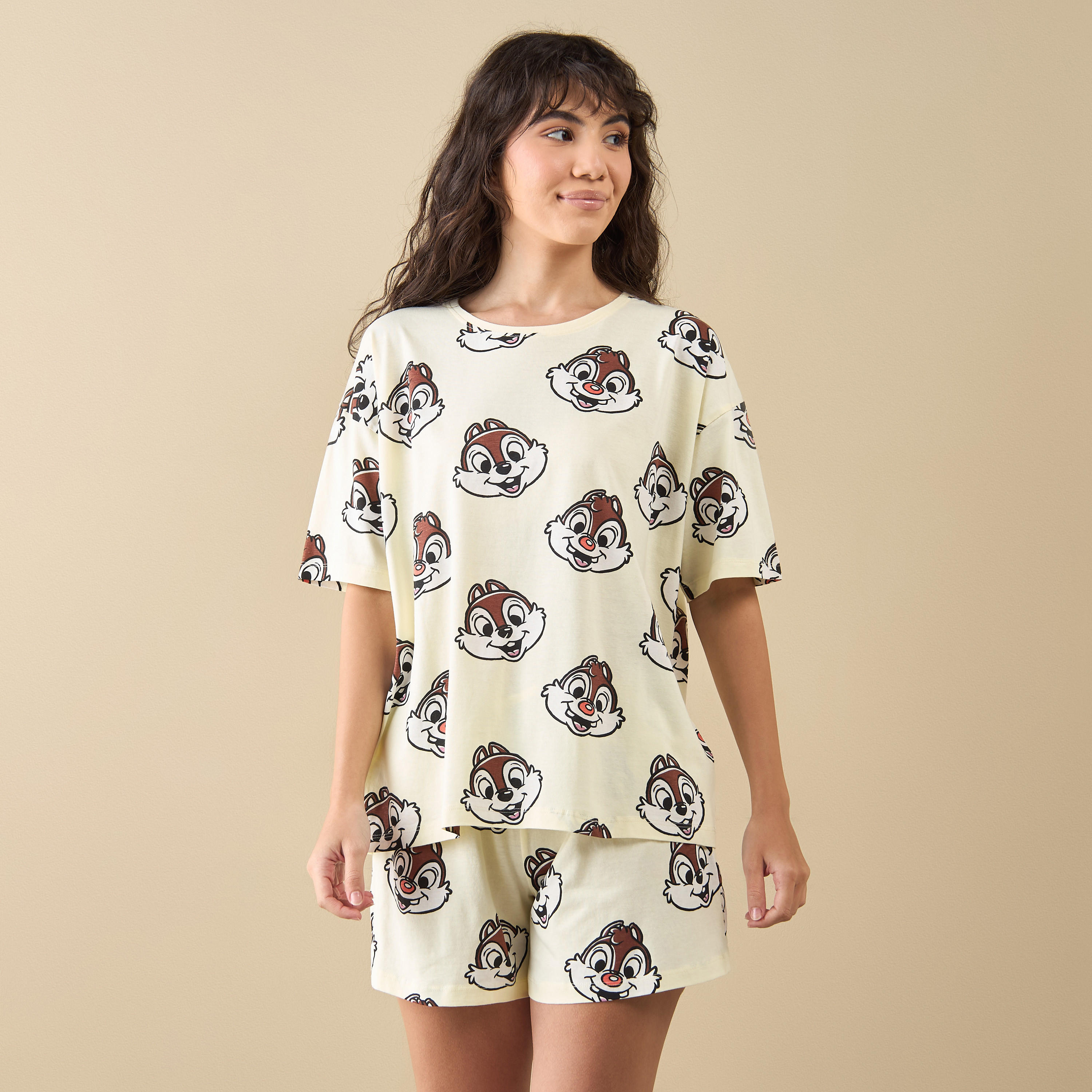 طقم شورت وتيشيرت بطبعات تشيب آند ديل-women-clothing-nightwear-pyjamas-shortsets-image-1