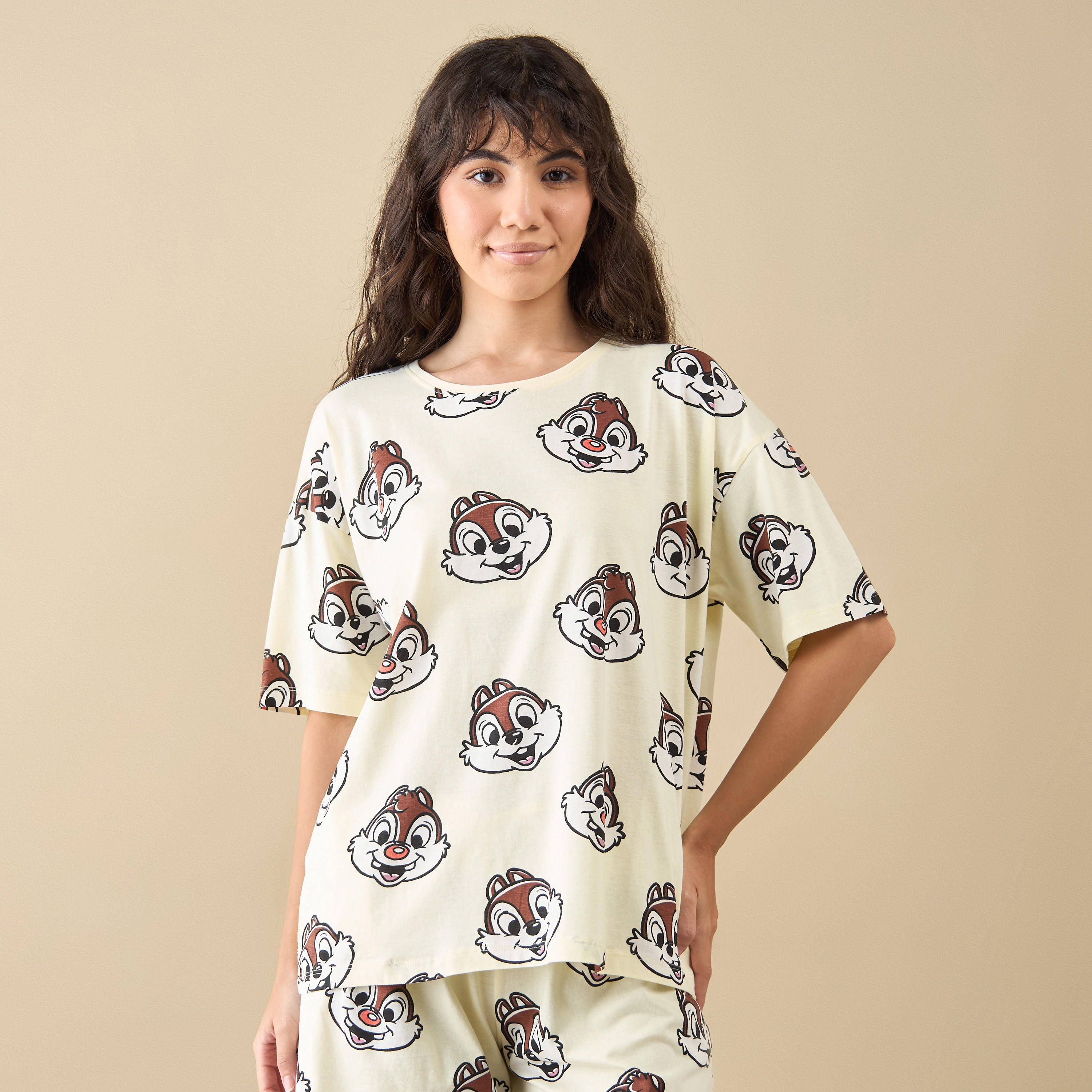 طقم شورت وتيشيرت بطبعات تشيب آند ديل-women-clothing-nightwear-pyjamas-shortsets-image-2