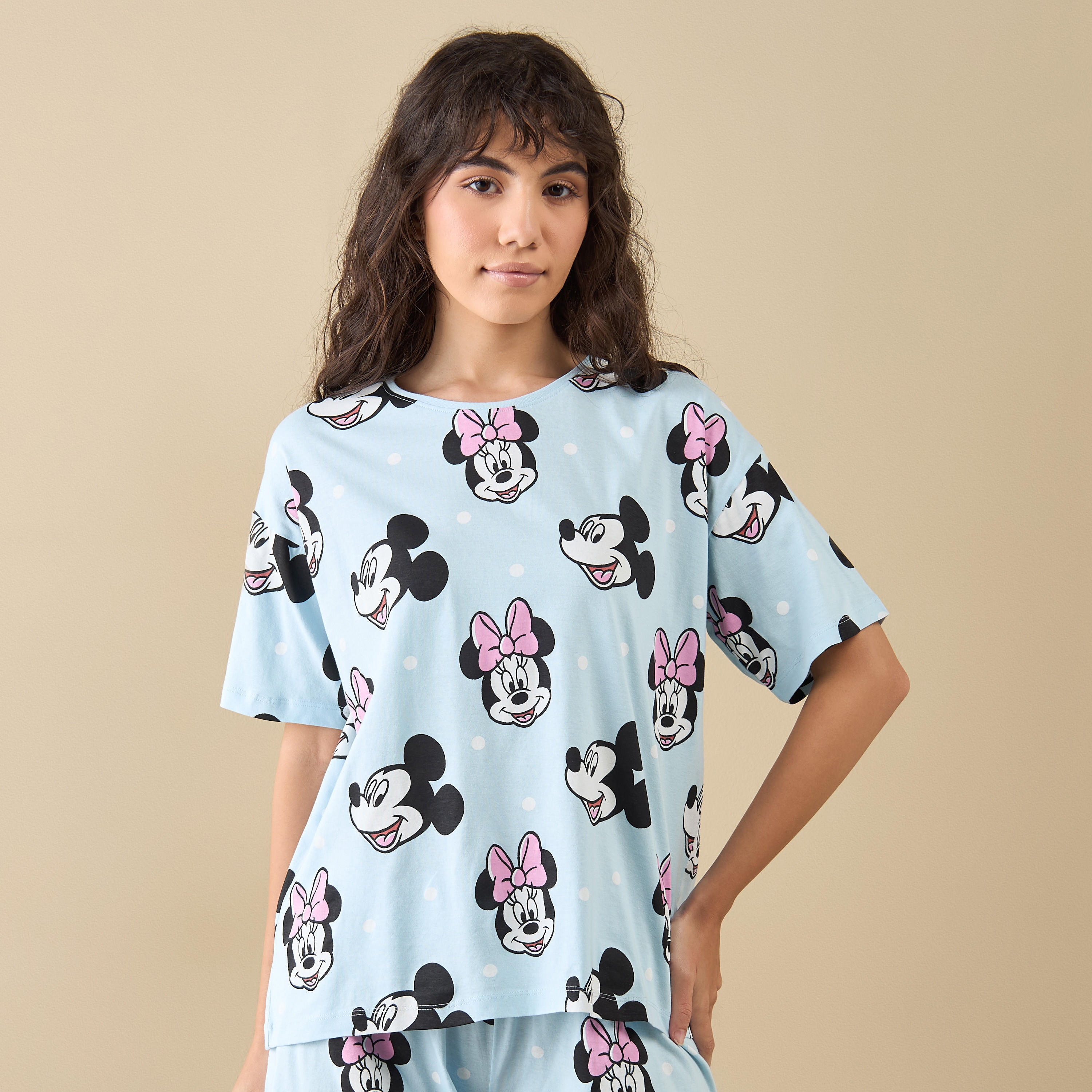 طقم شورت وتيشيرت بطبعات ميكي وميني-women-clothing-nightwear-pyjamas-shortsets-image-2