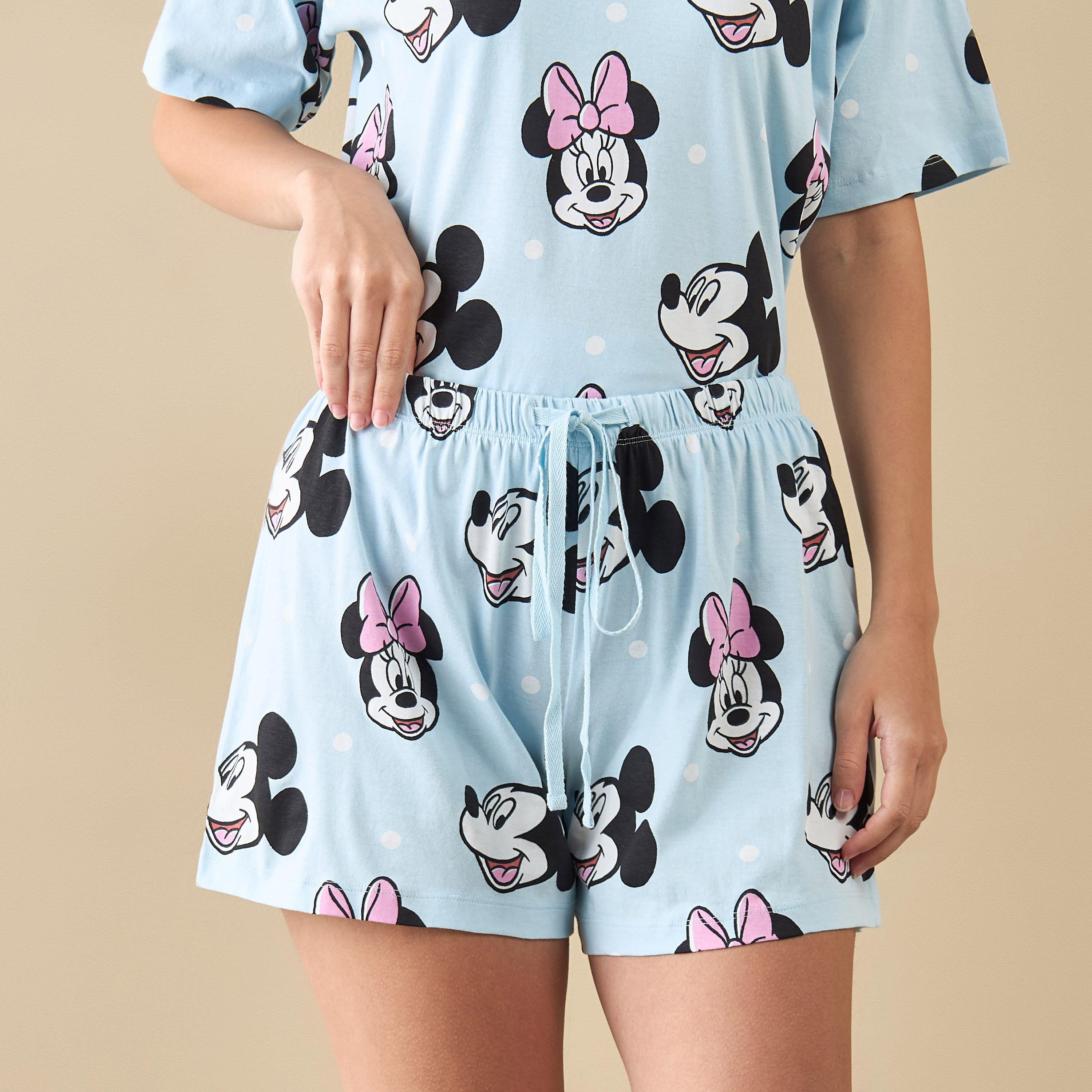 طقم شورت وتيشيرت بطبعات ميكي وميني-women-clothing-nightwear-pyjamas-shortsets-image-4