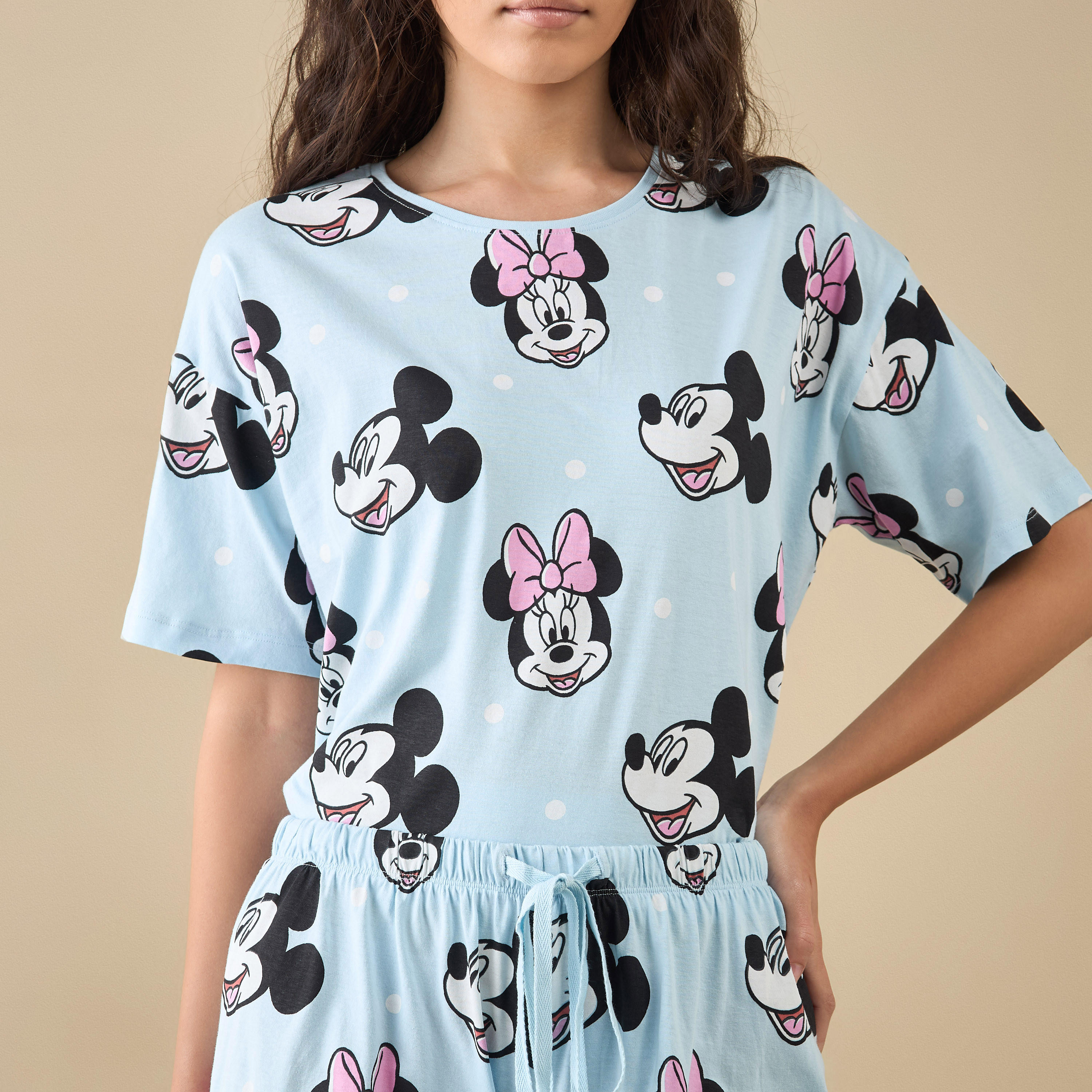 طقم شورت وتيشيرت بطبعات ميكي وميني-women-clothing-nightwear-pyjamas-shortsets-image-5